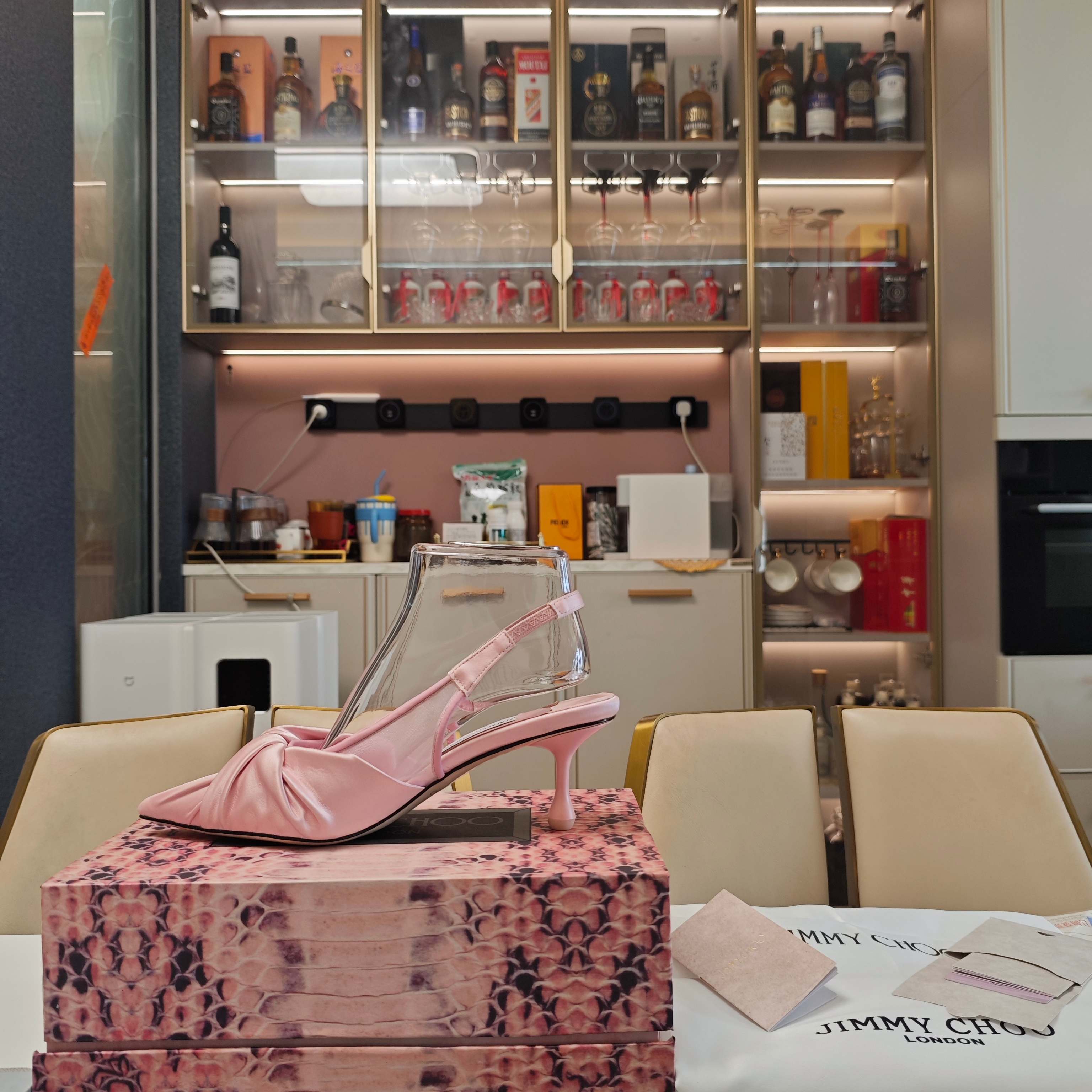 Jimmy Choo JlMMY CHOO周仰杰2026𝐬𝐬( 限量款3D蛇纹磁铁盒包装) ，低端勿比