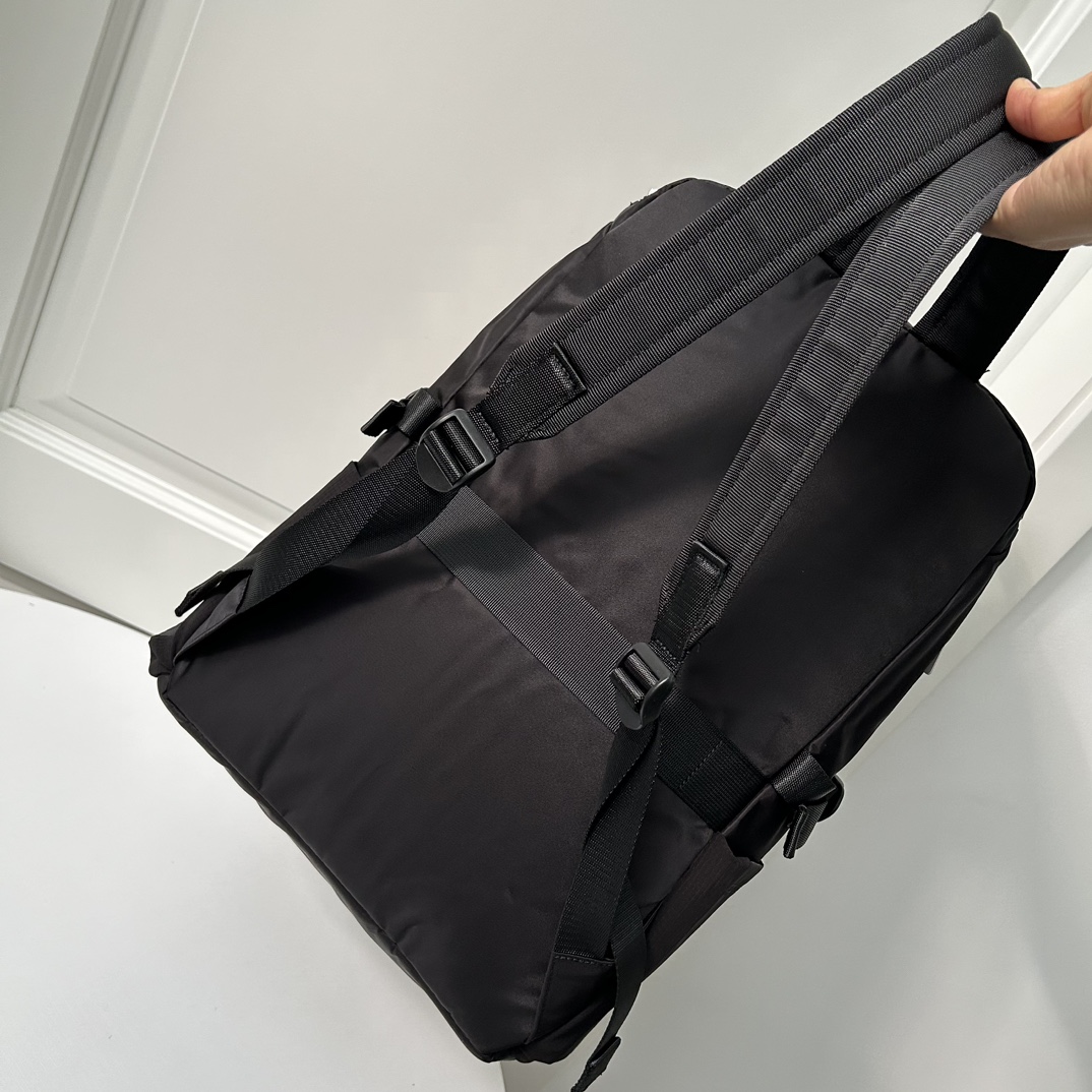 this backpack is suited for daily commuting - Comprehensive 7