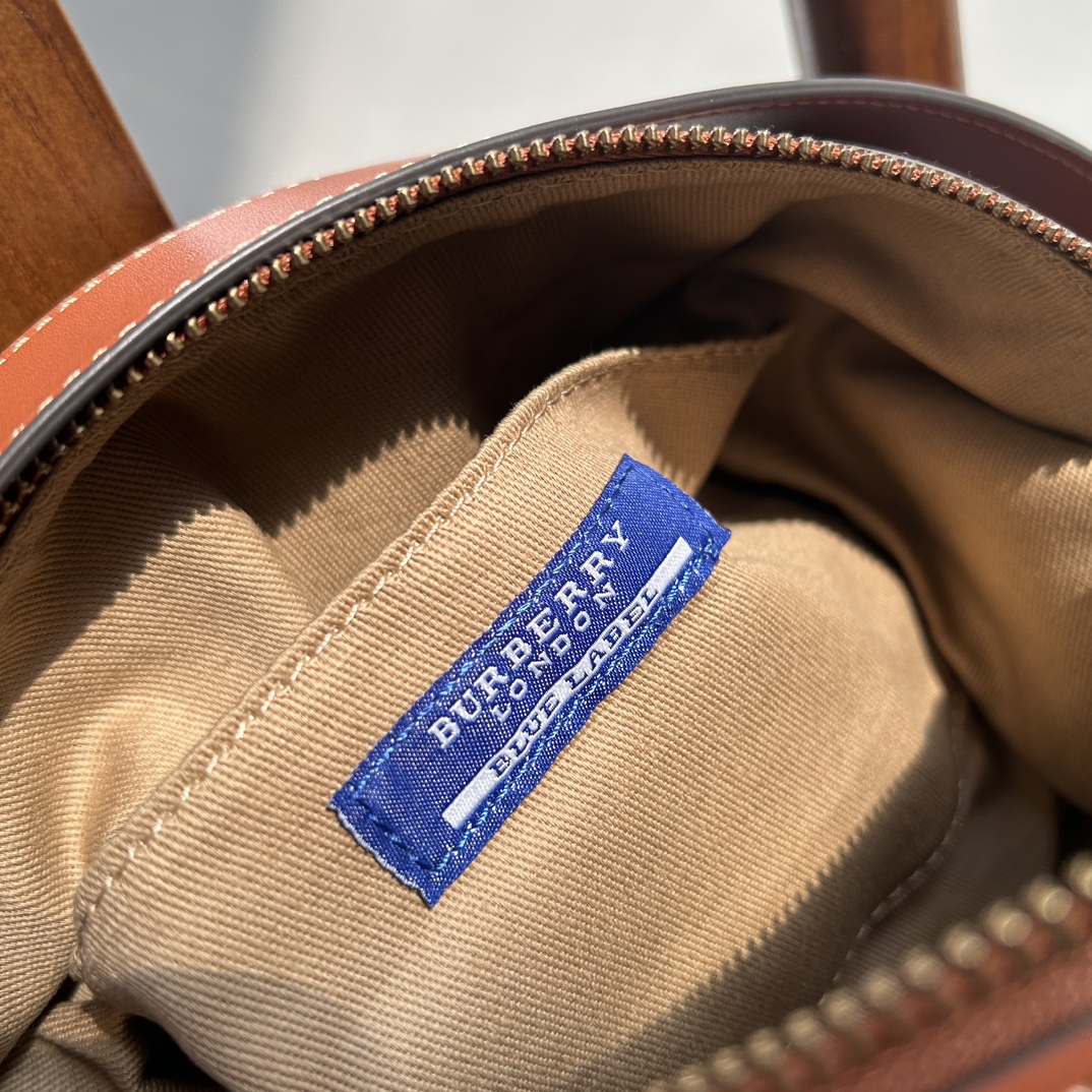 Burberry vintage collection tote bag featuring Japan Blue Label details - Comprehensive