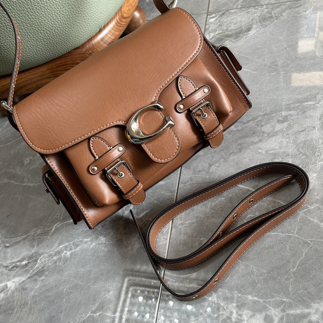 Coach Coach蔻驰新品CARGO SOFT TABBY Cargo Sofr Tabby加入多口袋工装裤元素