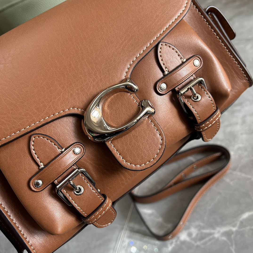 Coach Coach蔻驰新品CARGO SOFT TABBY Cargo Sofr Tabby加入多口袋工装裤元素