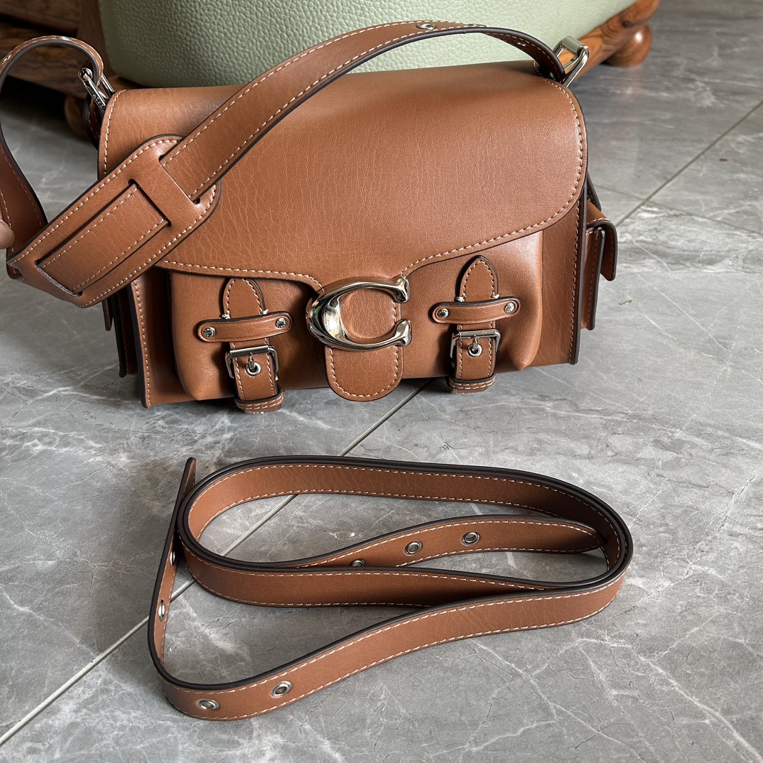 Coach Coach蔻驰新品CARGO SOFT TABBY Cargo Sofr Tabby加入多口袋工装裤元素