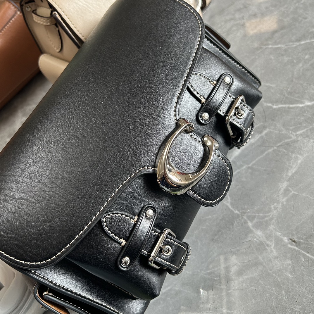 Coach Coach蔻驰新品CARGO SOFT TABBY Cargo Sofr Tabby加入多口袋工装裤元素