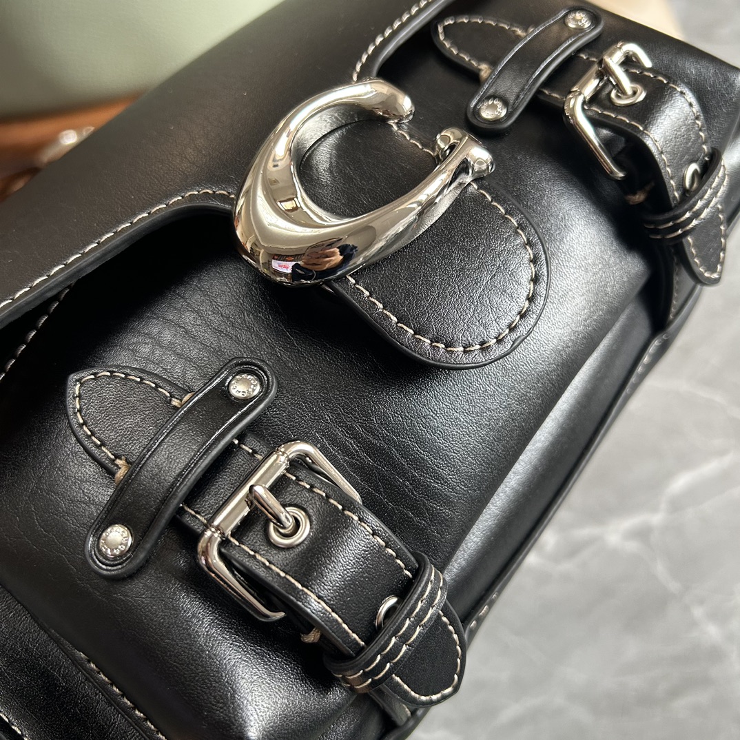Coach Coach蔻驰新品CARGO SOFT TABBY Cargo Sofr Tabby加入多口袋工装裤元素