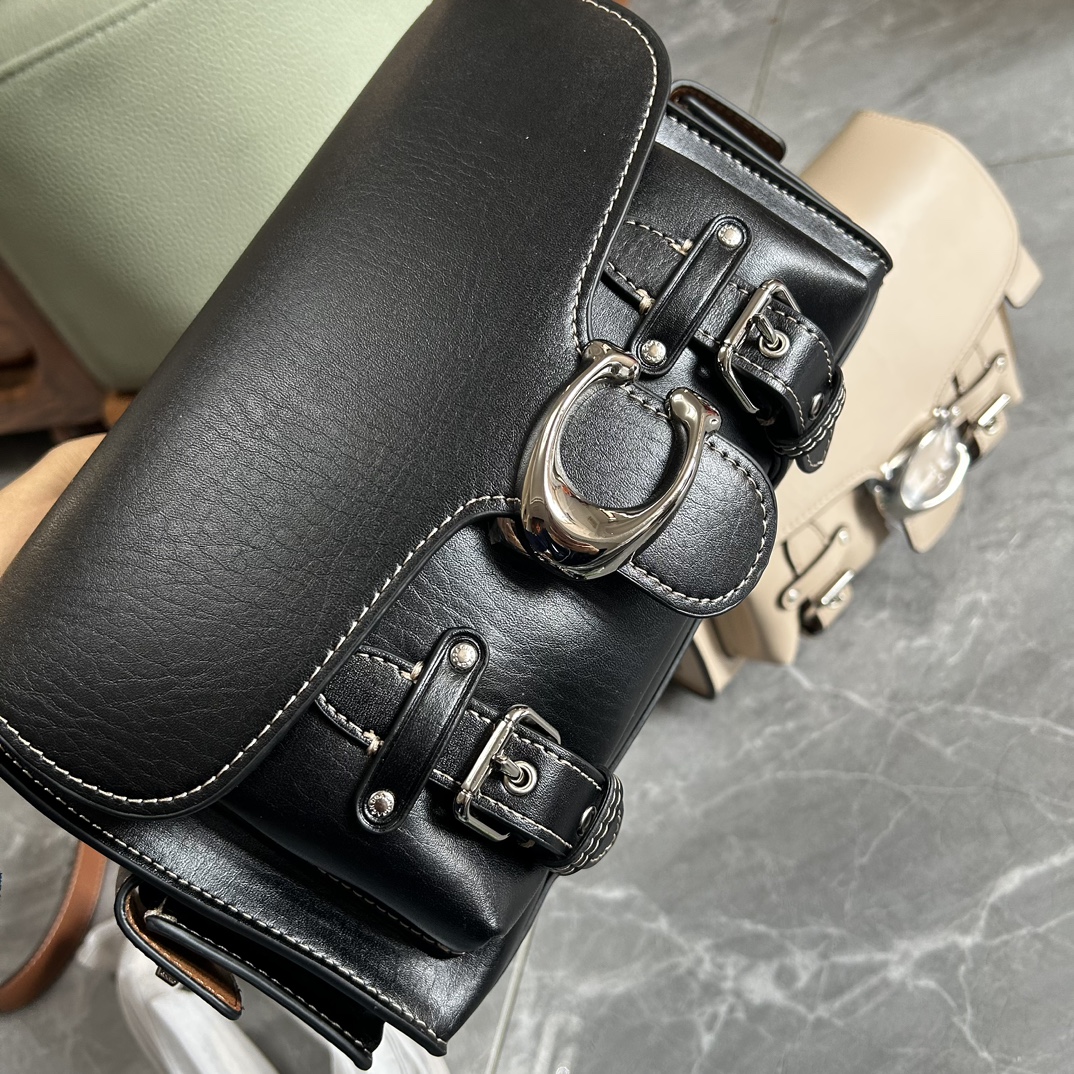 Coach Coach蔻驰新品CARGO SOFT TABBY Cargo Sofr Tabby加入多口袋工装裤元素
