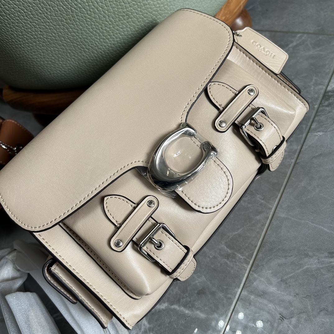 Coach Coach蔻驰新品CARGO SOFT TABBY Cargo Sofr Tabby加入多口袋工装裤元素