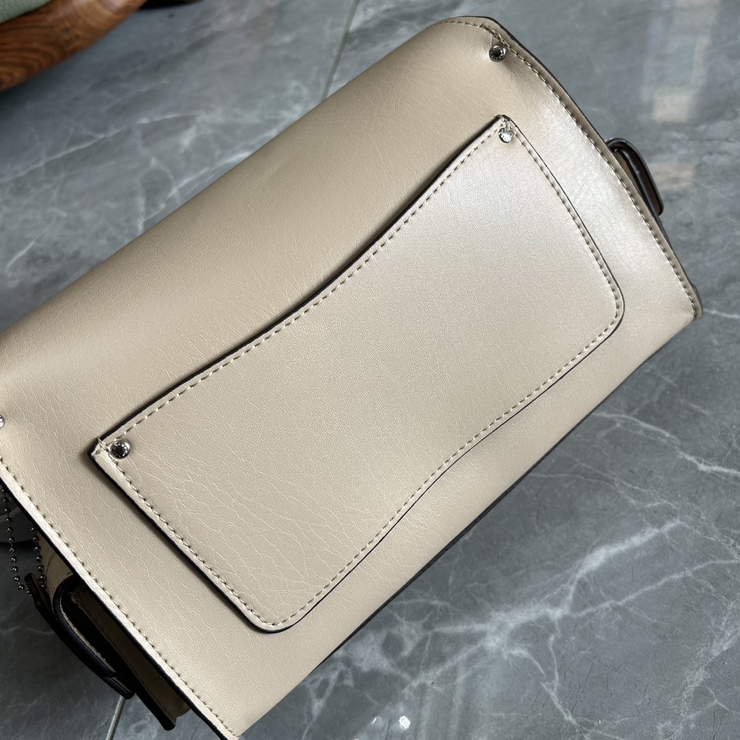 Coach Coach蔻驰新品CARGO SOFT TABBY Cargo Sofr Tabby加入多口袋工装裤元素