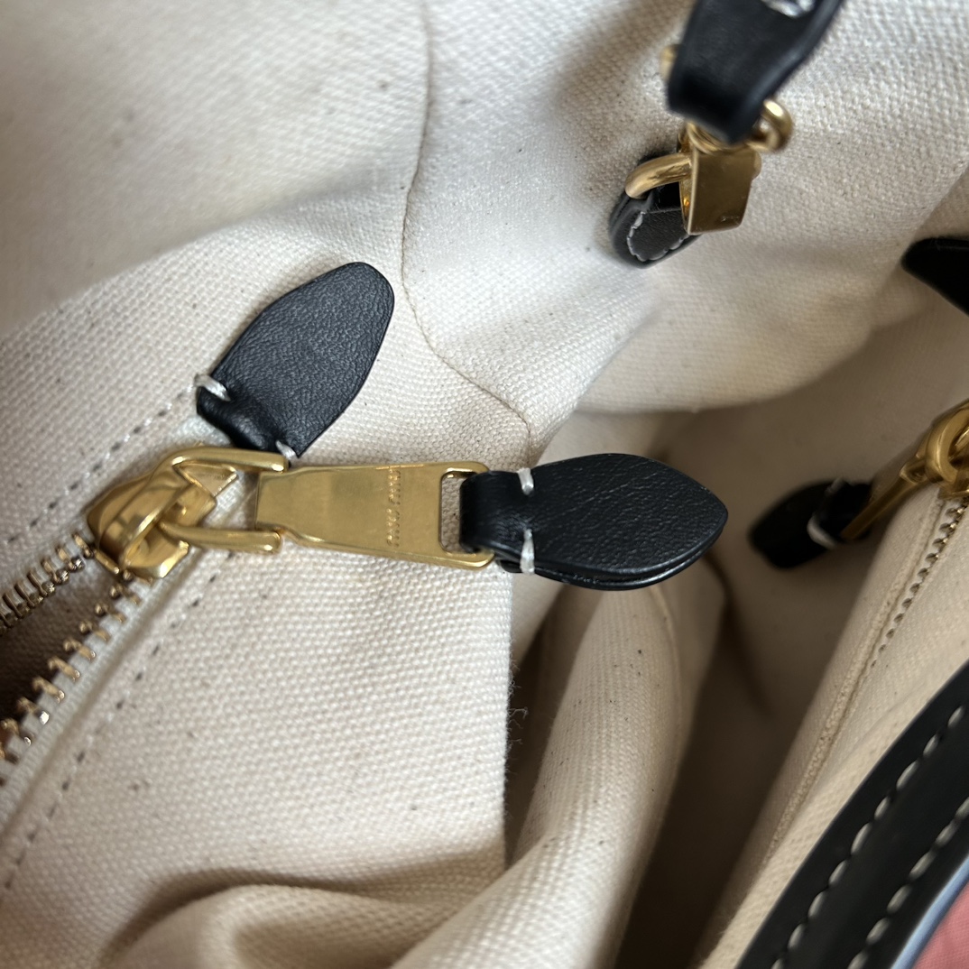 Featuring a vintage-inspired, relaxed silhouette, this piece is presente - Comprehensive 8