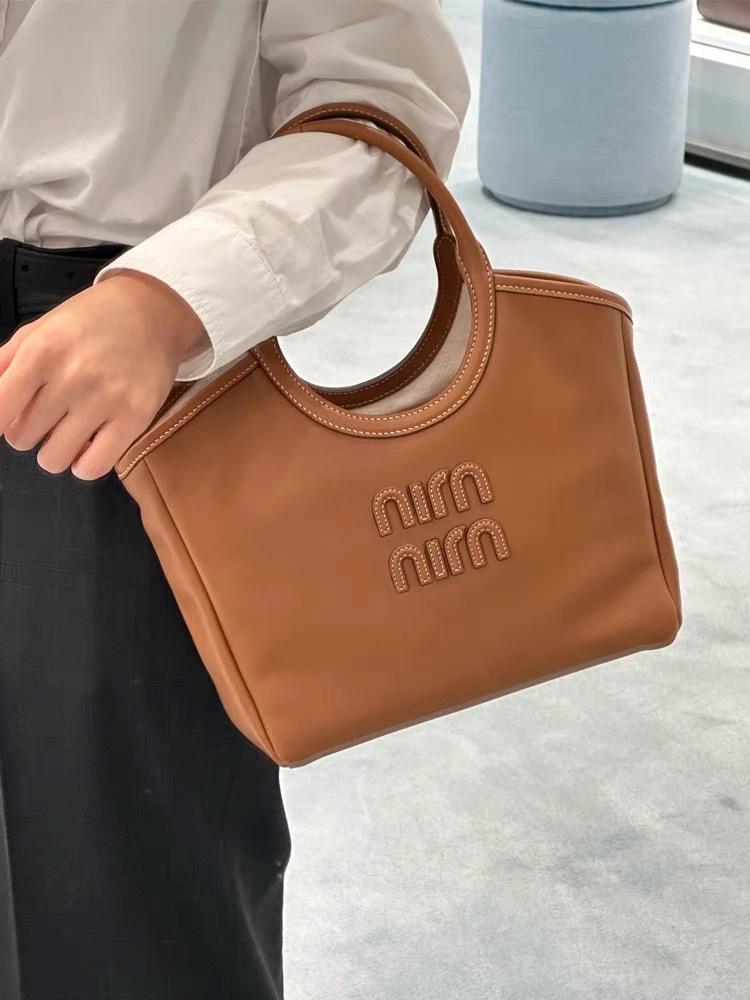 The Ivy Tote: an essential design for Miu-inspired styling - Bag 4
