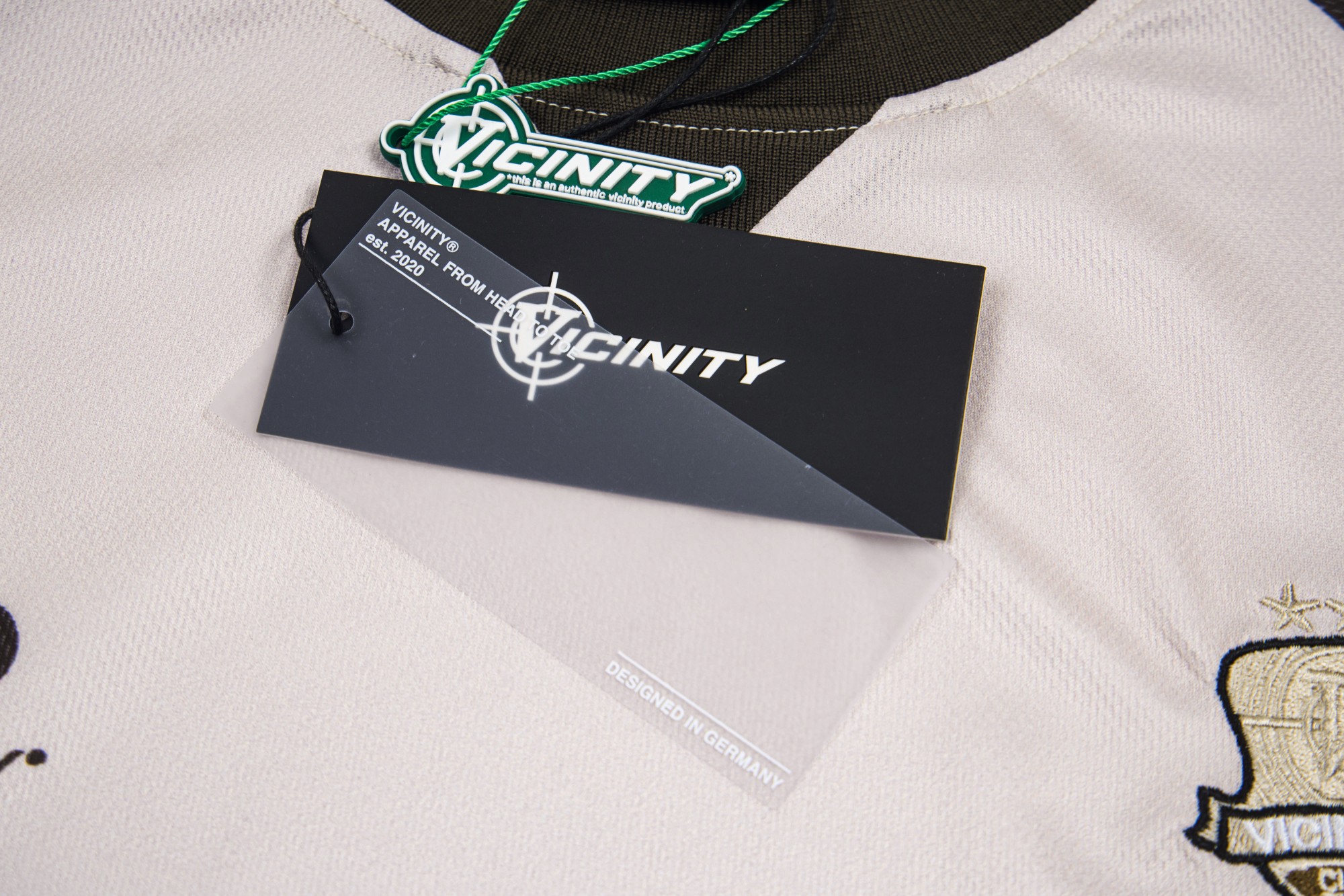 Y01
P55 VICINITY街头潮牌插肩袖球衣 LOGO印花定制螺纹 整件绣花和印花设计 非常耗时耗力 全网独家款
尺码：S-XL
颜色：灰色 白色 绿色

​