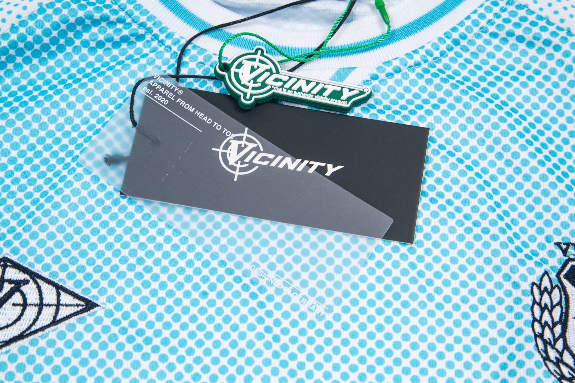 Y02
P55 VICINITY街头潮牌插肩袖球衣 LOGO印花定制螺纹 整件绣花和印花设计 非常耗时耗力 全网独家款
尺码：S-XL
颜色：粉色 紫色 蓝色

​