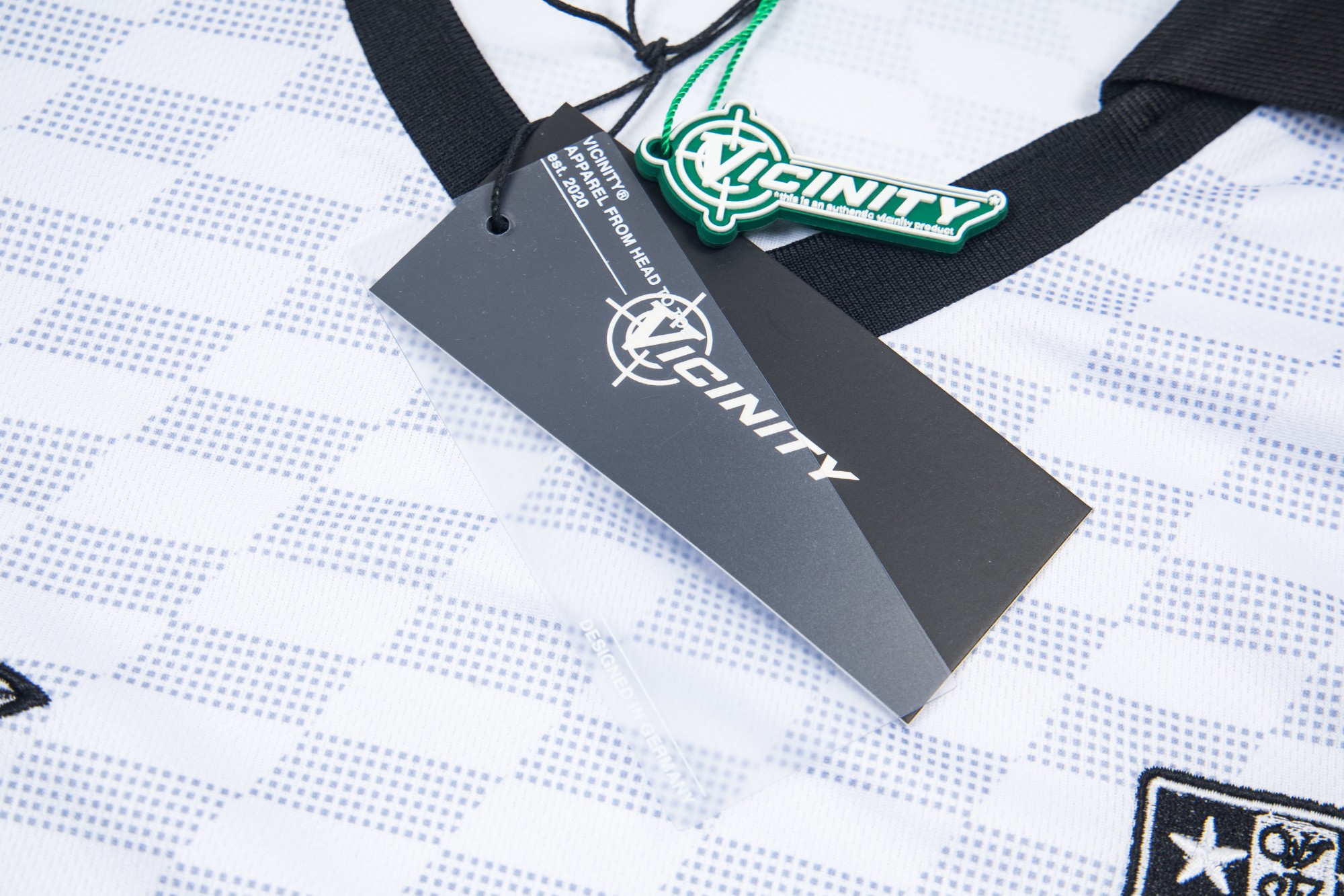 Y03
P55 VICINITY街头潮牌插肩袖球衣 LOGO印花定制螺纹 整件绣花和印花设计 非常耗时耗力 全网独家款
尺码：S-XL
颜色：黑色 白色

​