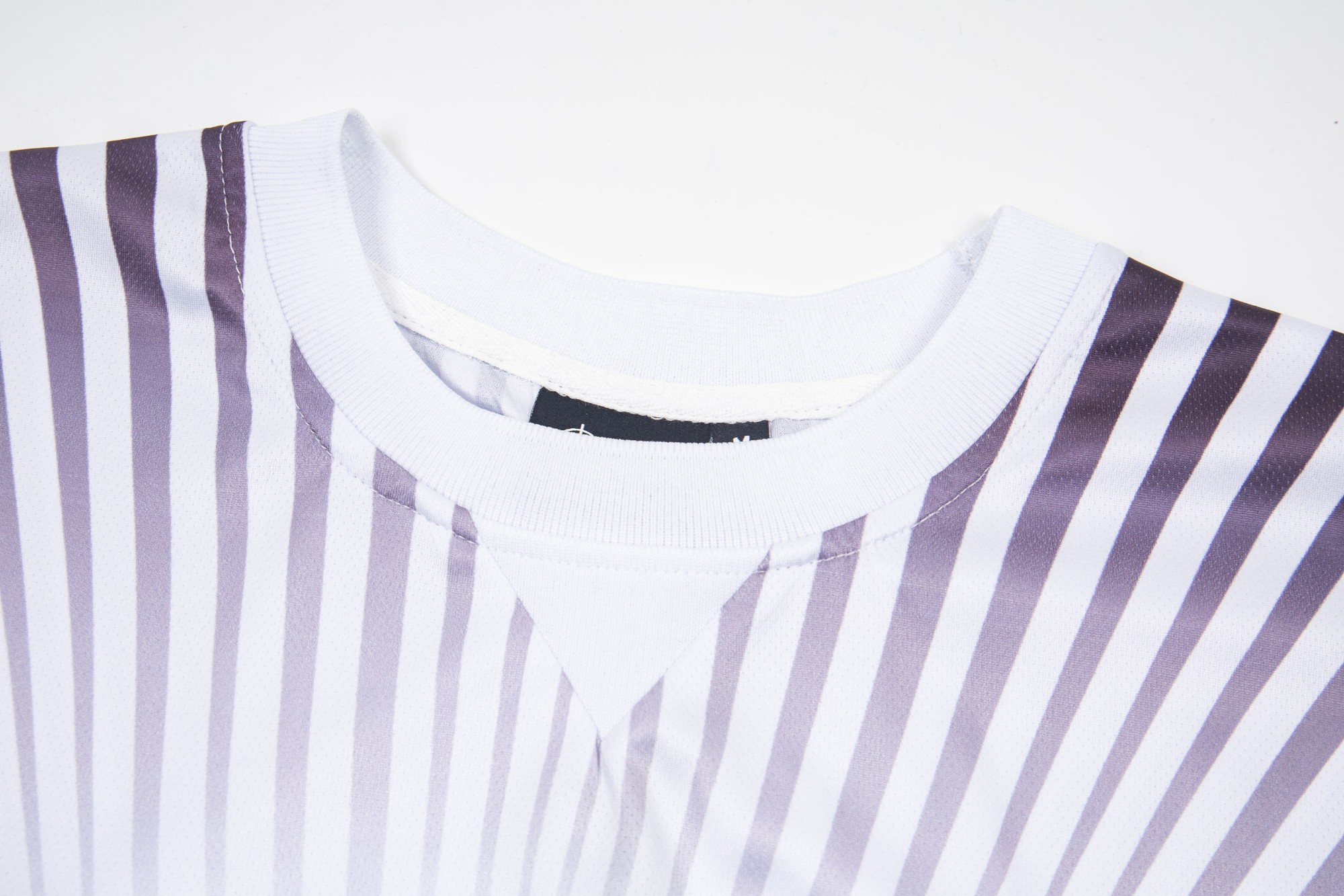 Y04
P55 VICINITY街头潮牌插肩袖球衣 LOGO印花定制螺纹 整件绣花和印花设计 非常耗时耗力 全网独家款
尺码：S-XL
颜色：黑色 白色

​