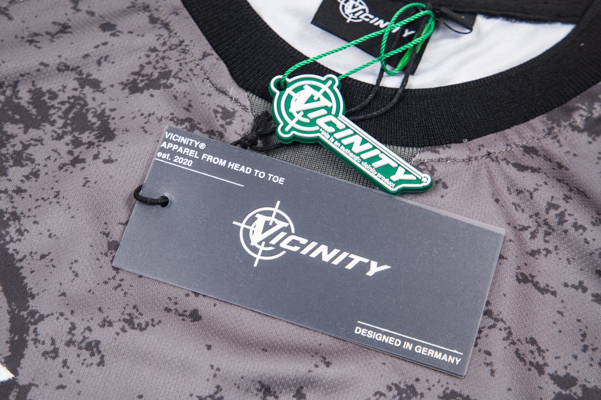 Y06
P55 VICINITY街头潮牌插肩袖球衣 LOGO印花定制螺纹 整件绣花和印花设计 非常耗时耗力 全网独家款
尺码：S-XL
颜色：图片色

​