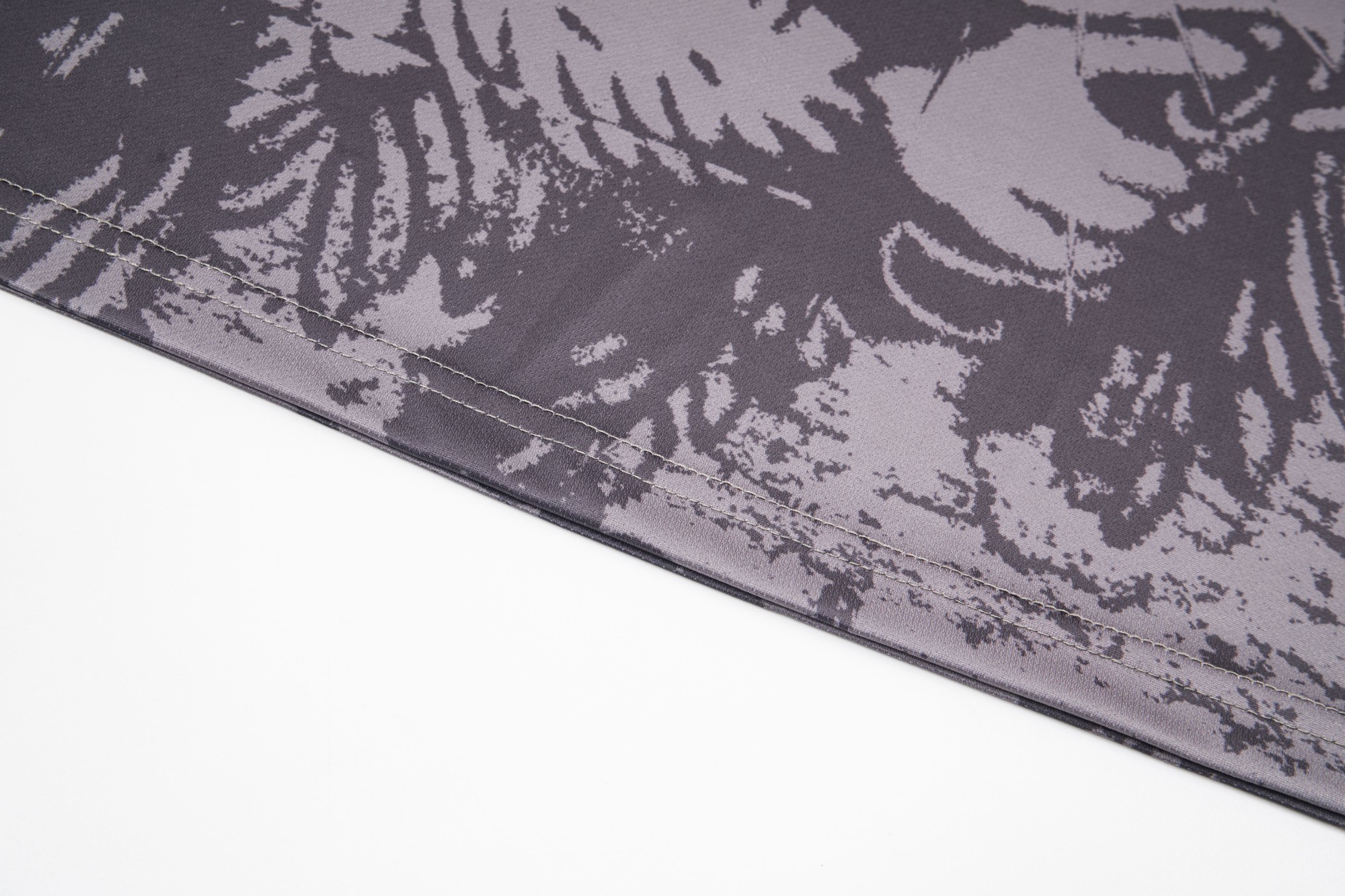 Y06
P55 VICINITY街头潮牌插肩袖球衣 LOGO印花定制螺纹 整件绣花和印花设计 非常耗时耗力 全网独家款
尺码：S-XL
颜色：图片色

​