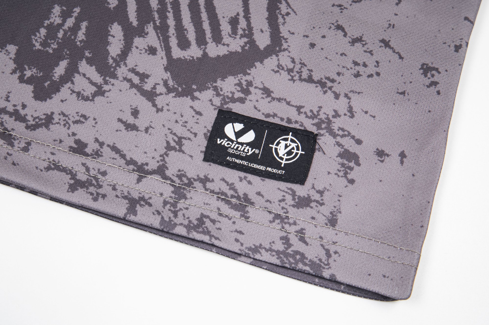 Y06
P55 VICINITY街头潮牌插肩袖球衣 LOGO印花定制螺纹 整件绣花和印花设计 非常耗时耗力 全网独家款
尺码：S-XL
颜色：图片色

​