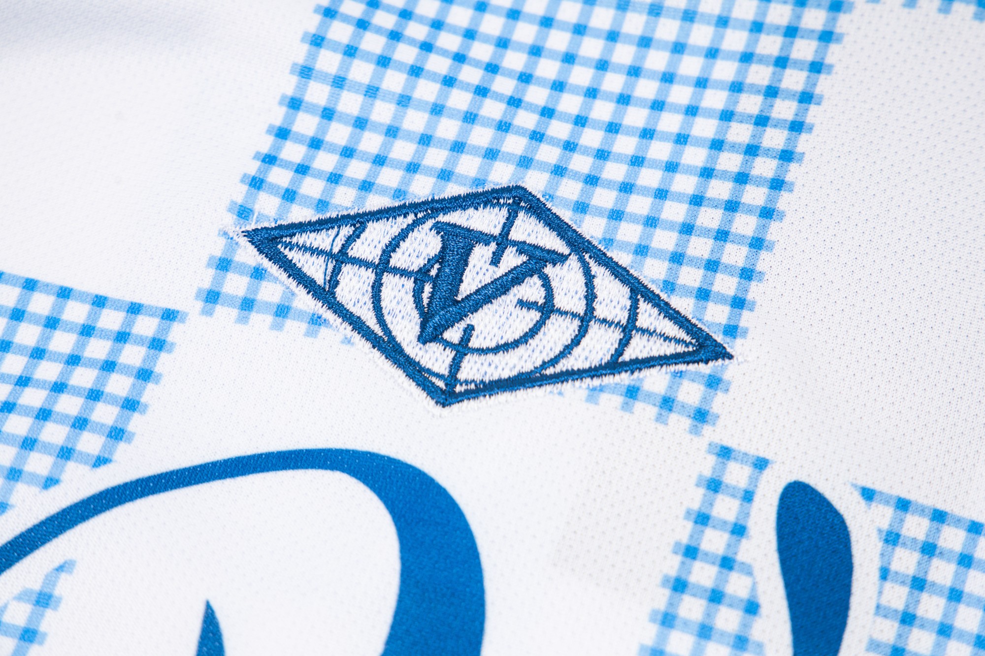 Y07
P55 VICINITY街头潮牌插肩袖球衣 LOGO印花定制螺纹 整件绣花和印花设计 非常耗时耗力 全网独家款
尺码：S-XL
颜色：图片色

​