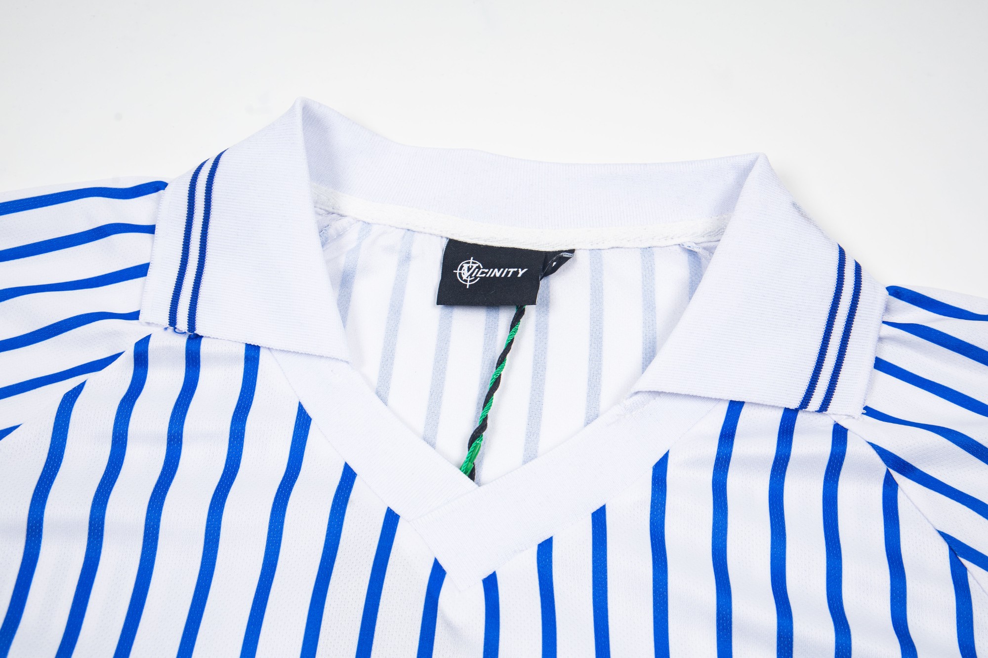 Y08
P55 VICINITY街头潮牌插肩袖球衣 LOGO印花定制螺纹 整件绣花和印花设计 非常耗时耗力 全网独家款
尺码：S-XL
颜色：黑色 蓝色

​