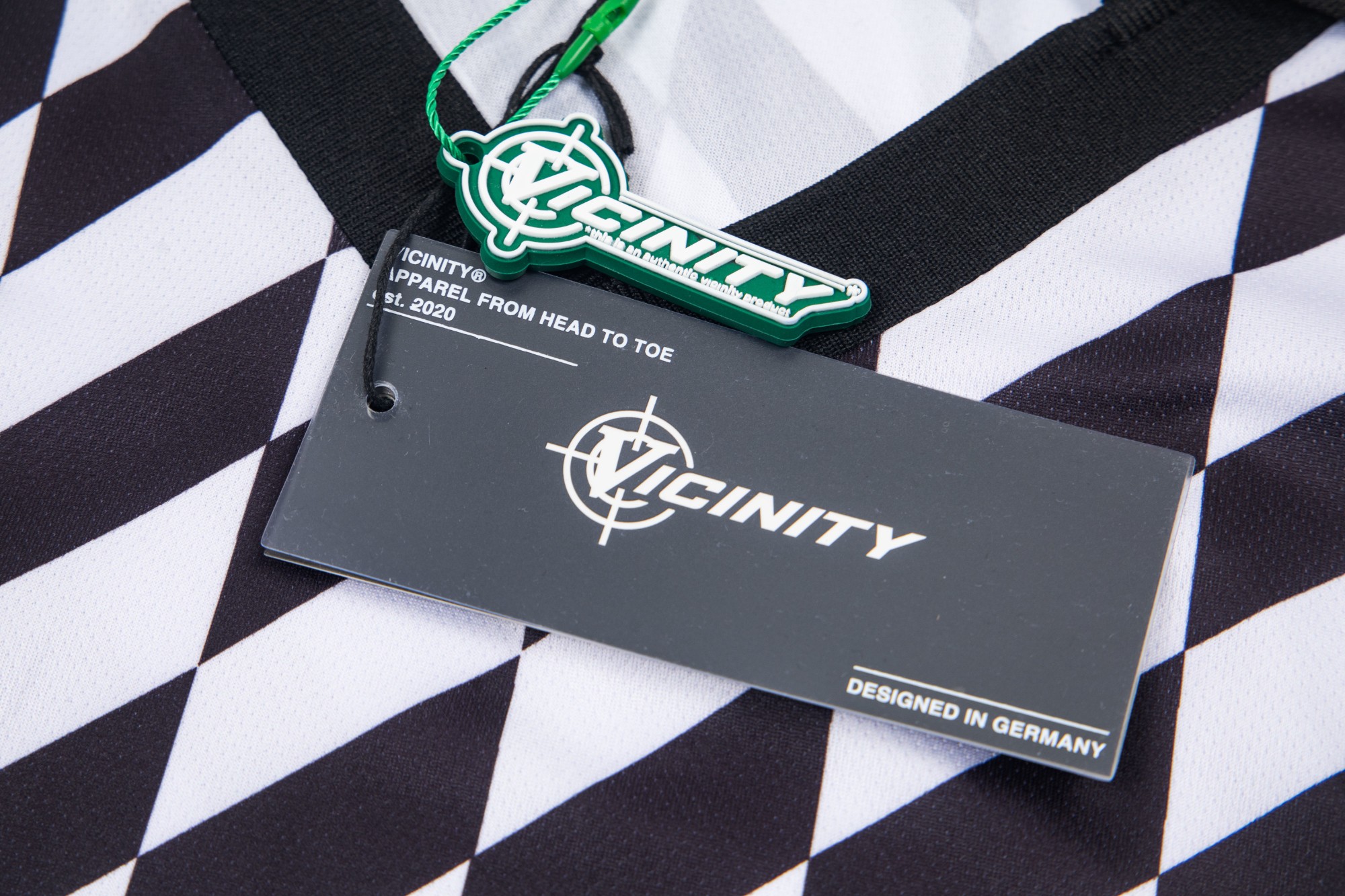 Y09
P55 VICINITY街头潮牌插肩袖球衣 LOGO印花定制螺纹 整件绣花和印花设计 非常耗时耗力 全网独家款
尺码：S-XL
颜色：图片色

​