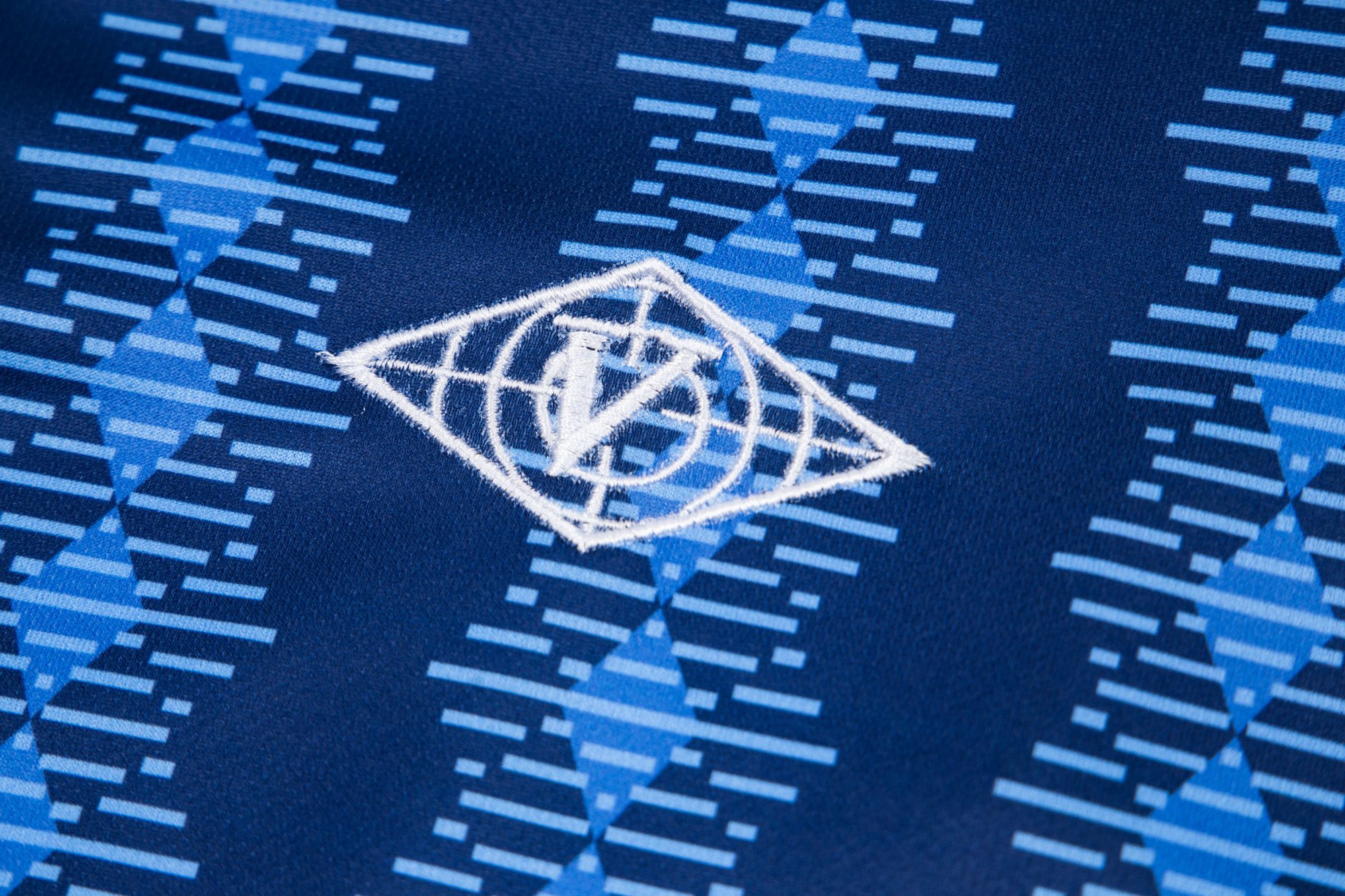 Y10
P55 VICINITY街头潮牌插肩袖球衣 LOGO印花定制螺纹 整件绣花和印花设计 非常耗时耗力 全网独家款
尺码：S-XL
颜色：图片色

​