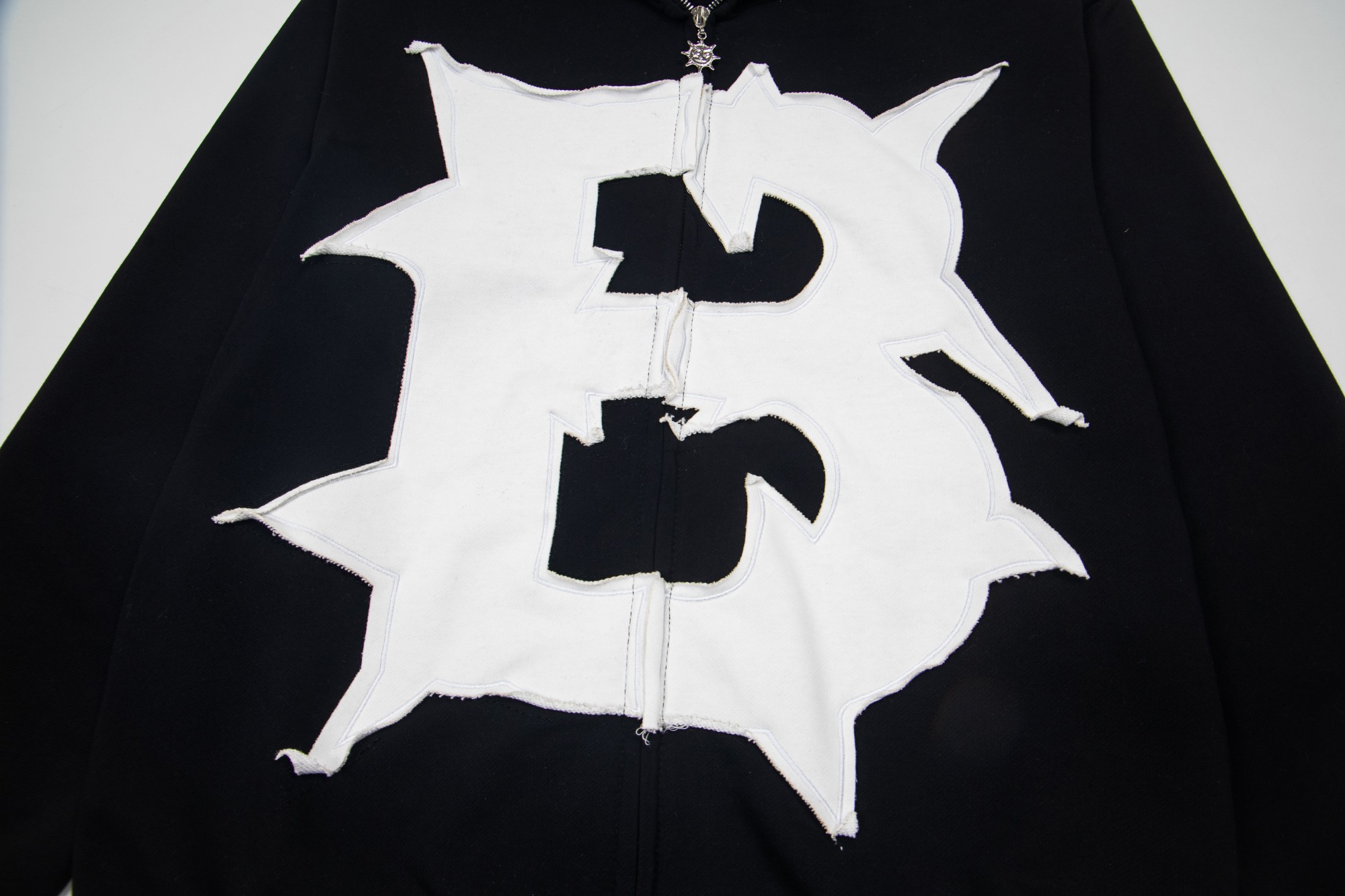 GL11
P125 Glo Gang美潮高品质380g纯棉双拉链连帽卫衣 
尺码：M-XXL 
颜色：黑色

​