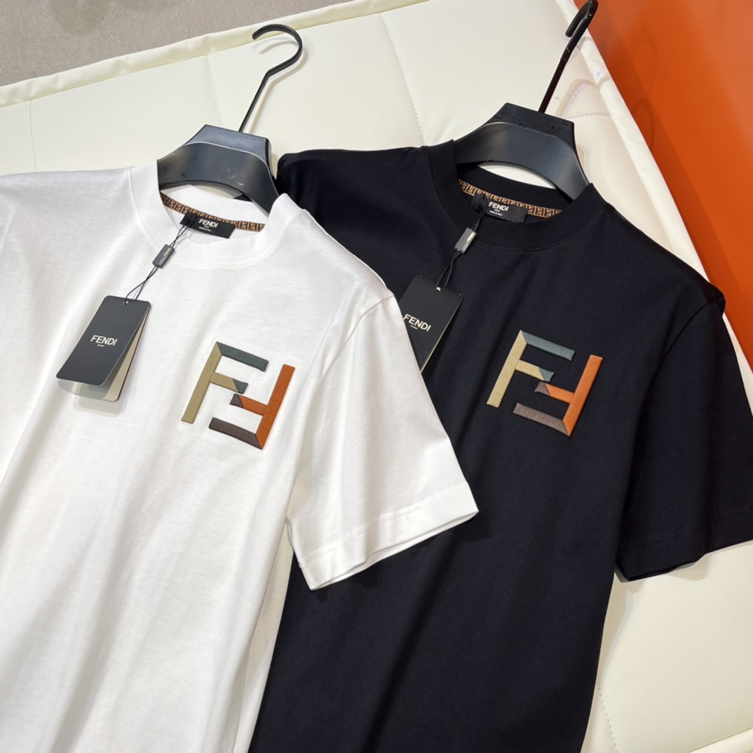 FD2024夏季新款双F字母刺绣logo标识短袖T恤！渠道精品！F家都市系列产物奢华程度满分的字母标识l