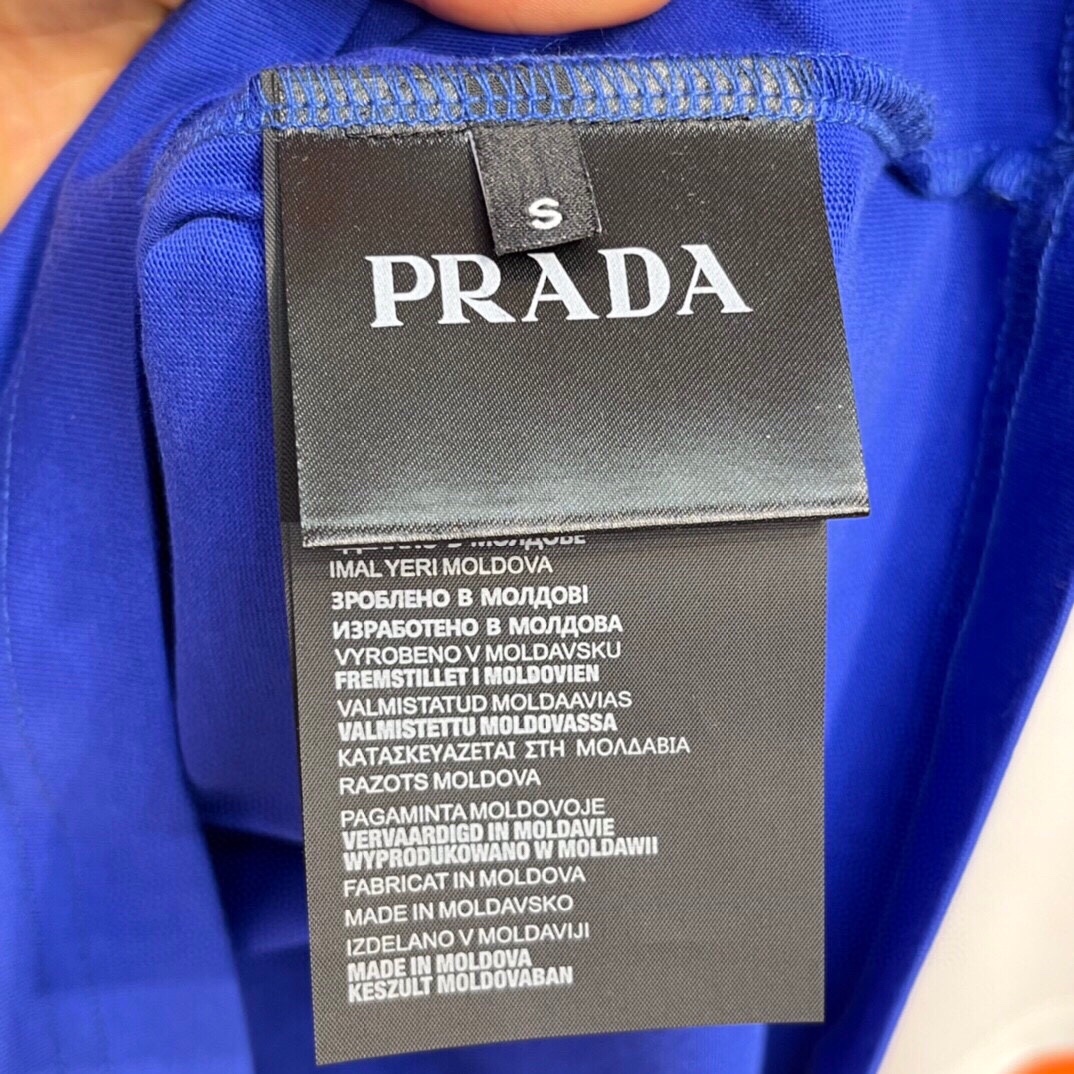 M21175-Prada24ss经典三角标点缀圆领T恤男女同款贸易公司渠道订单渠道精品发售男女同款高奢极