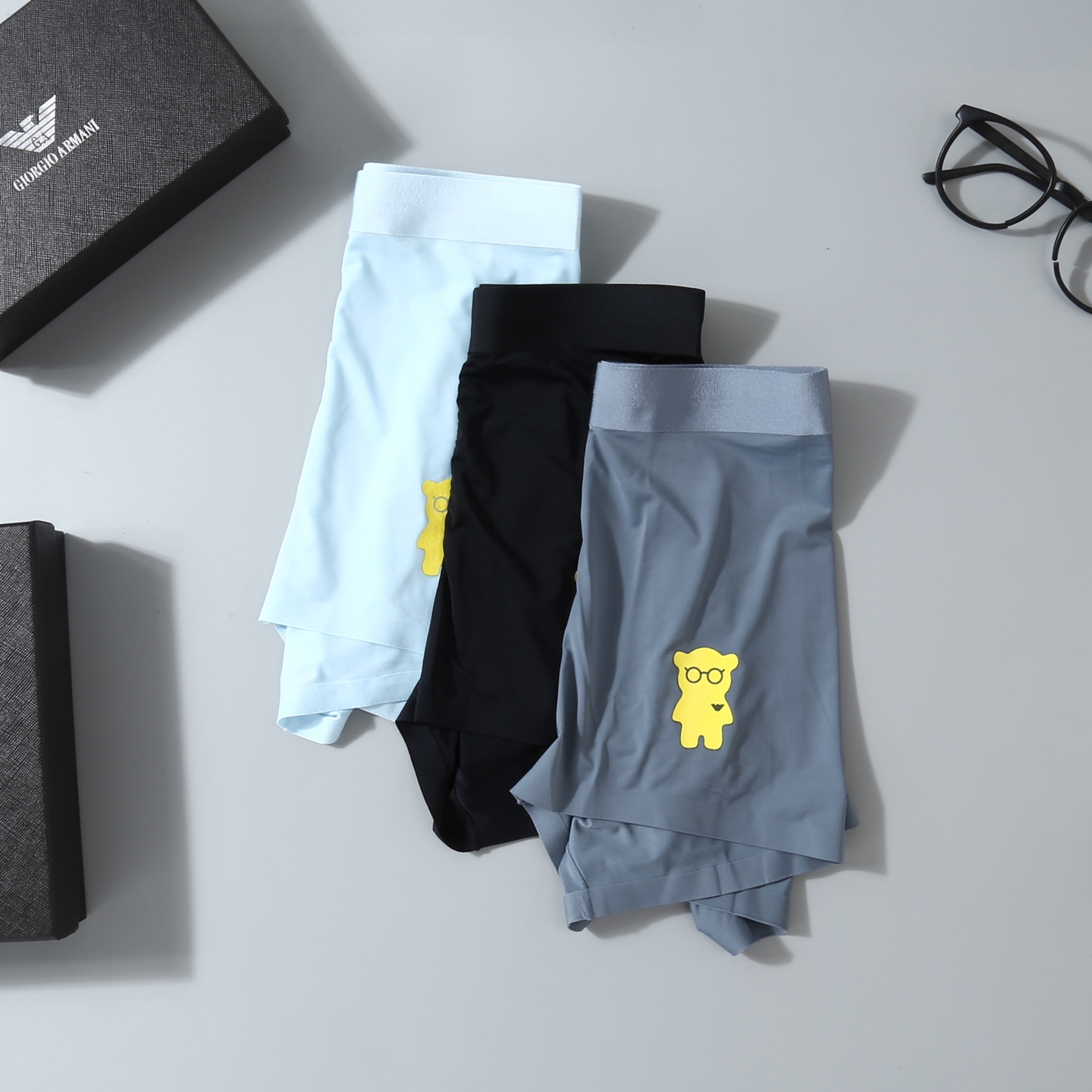  ARMANI 阿玛尼！原单品质！精品盒装男士内裤！外贸国外订单，高品质，锦纶冰丝无痕切割工艺 科学配 