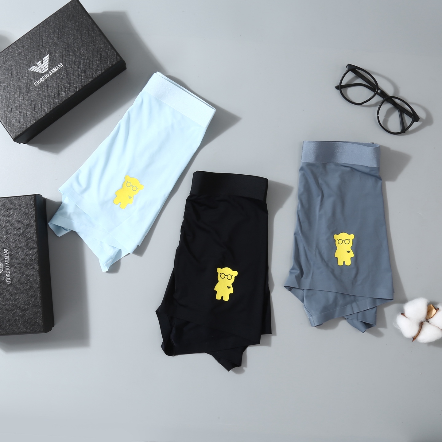  ARMANI 阿玛尼！原单品质！精品盒装男士内裤！外贸国外订单，高品质，锦纶冰丝无痕切割工艺 科学配 