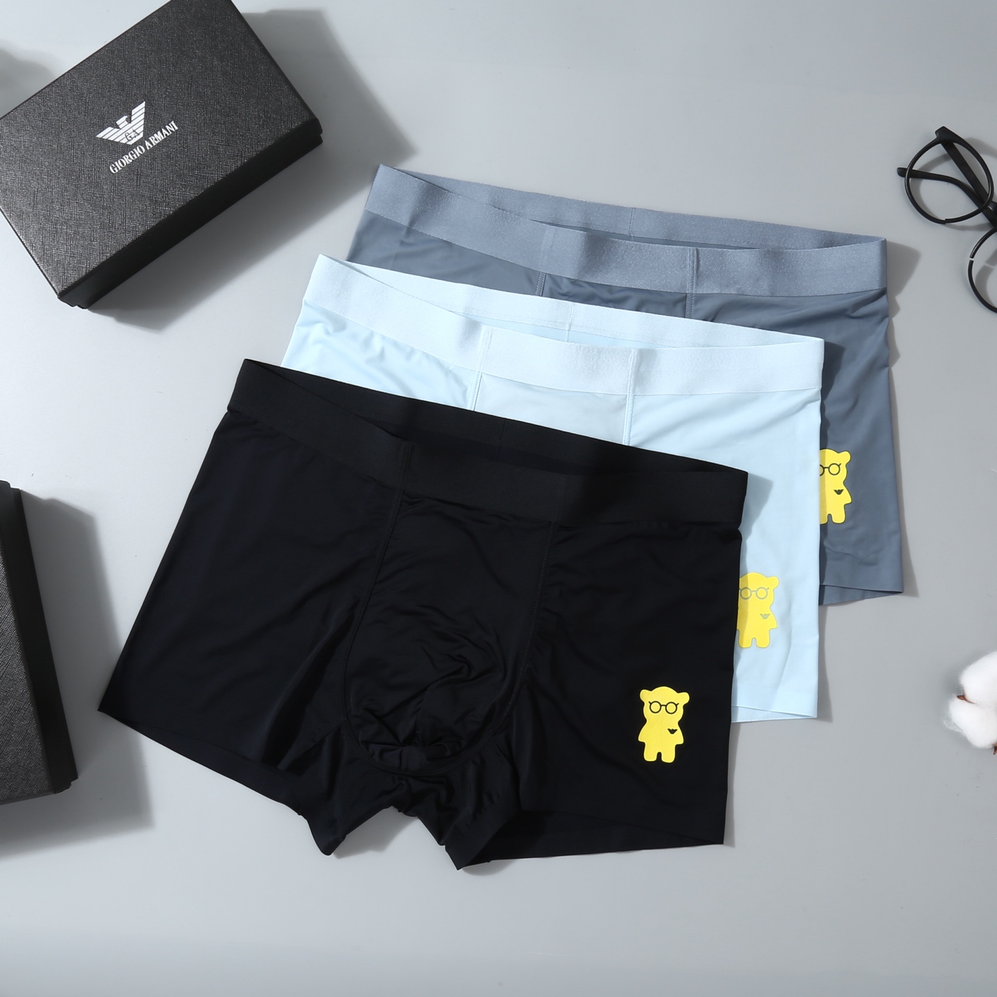  ARMANI 阿玛尼！原单品质！精品盒装男士内裤！外贸国外订单，高品质，锦纶冰丝无痕切割工艺 科学配 