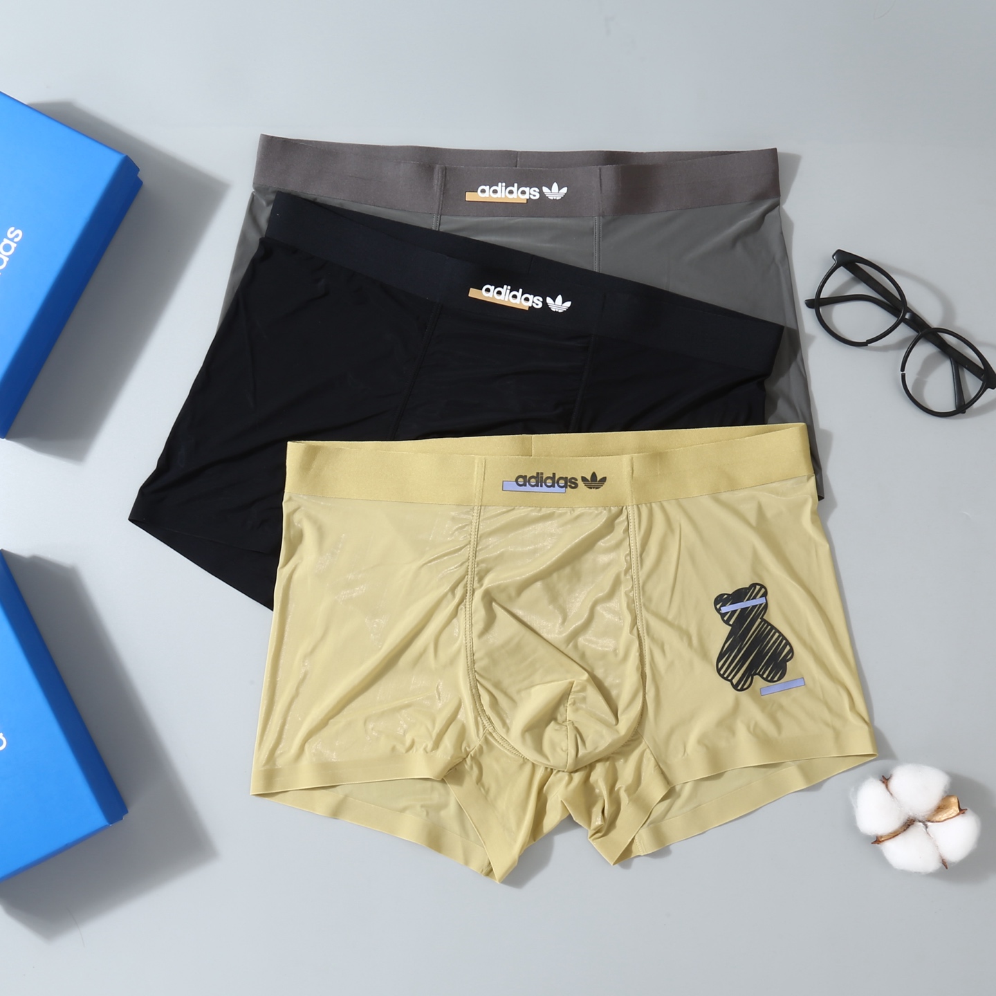  adidas 阿迪达斯 原单品质！时尚潮男新品 锦纶冰丝无缝切割工艺 科学配 76%锦纶+24%氨纶，