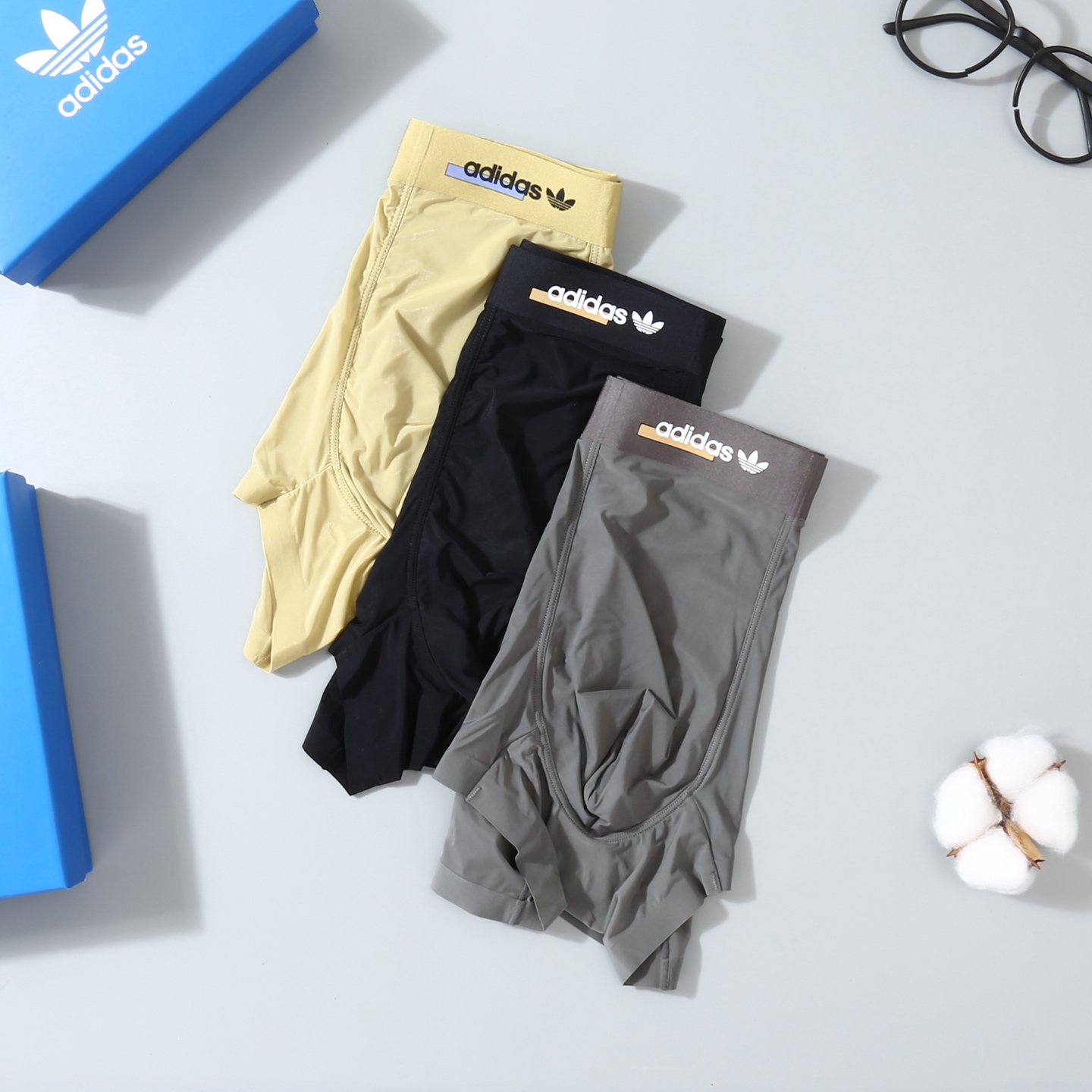  adidas 阿迪达斯 原单品质！时尚潮男新品 锦纶冰丝无缝切割工艺 科学配 76%锦纶+24%氨纶，