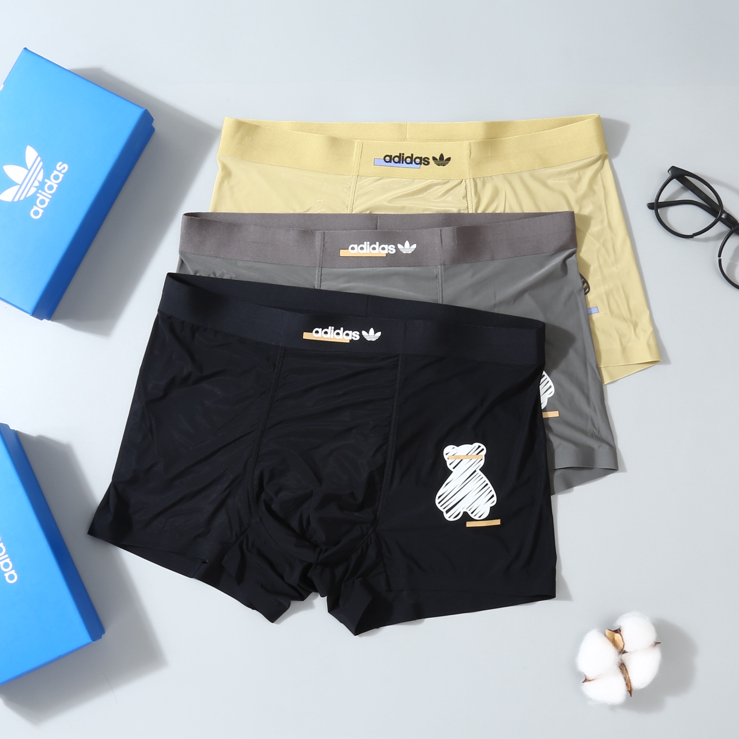  adidas 阿迪达斯 原单品质！时尚潮男新品 锦纶冰丝无缝切割工艺 科学配 76%锦纶+24%氨纶，