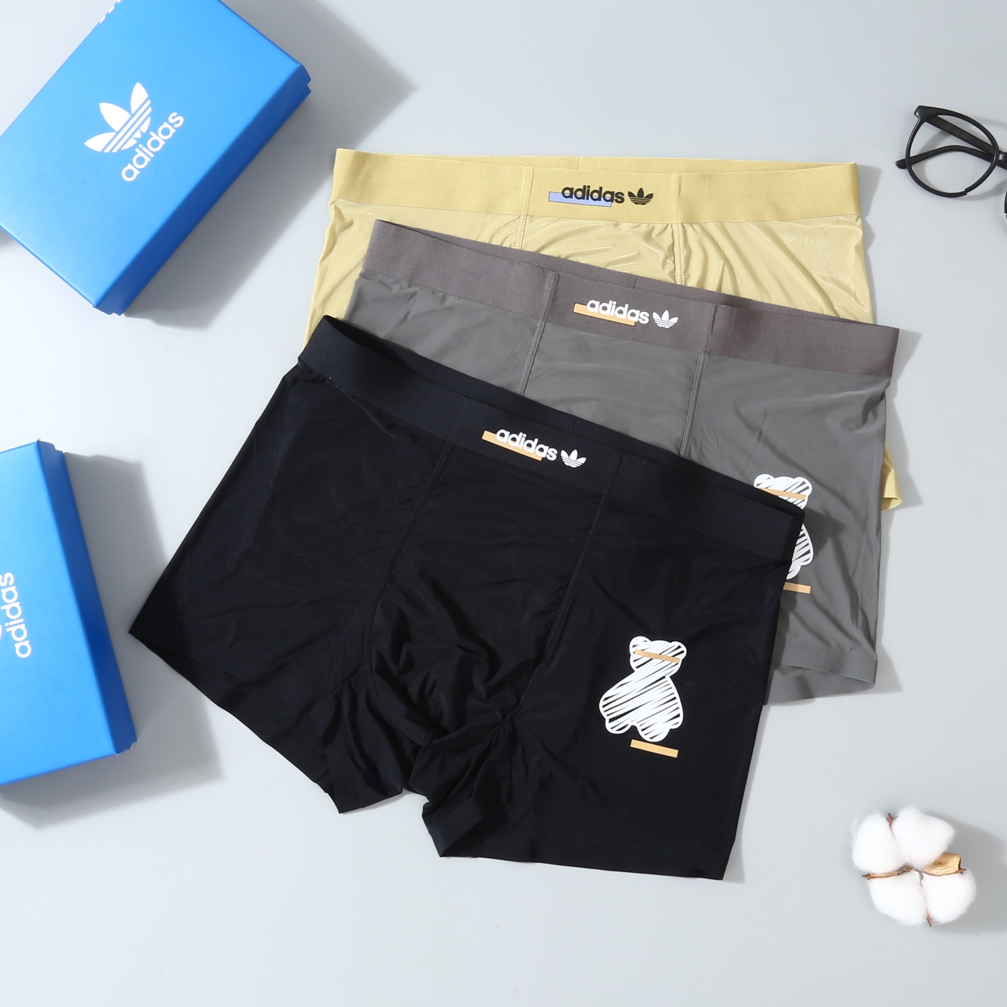  adidas 阿迪达斯 原单品质！时尚潮男新品 锦纶冰丝无缝切割工艺 科学配 76%锦纶+24%氨纶，