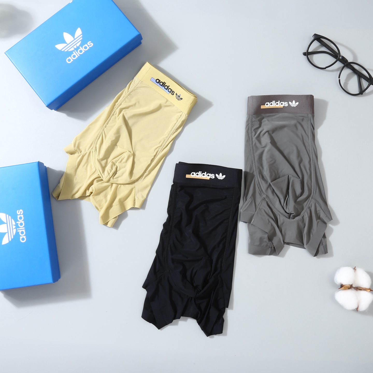  adidas 阿迪达斯 原单品质！时尚潮男新品 锦纶冰丝无缝切割工艺 科学配 76%锦纶+24%氨纶，