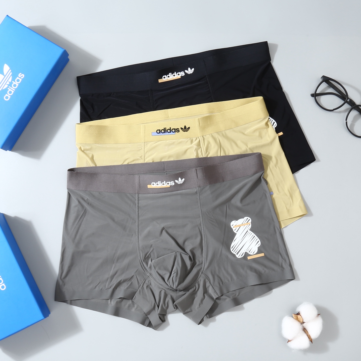  adidas 阿迪达斯 原单品质！时尚潮男新品 锦纶冰丝无缝切割工艺 科学配 76%锦纶+24%氨纶，