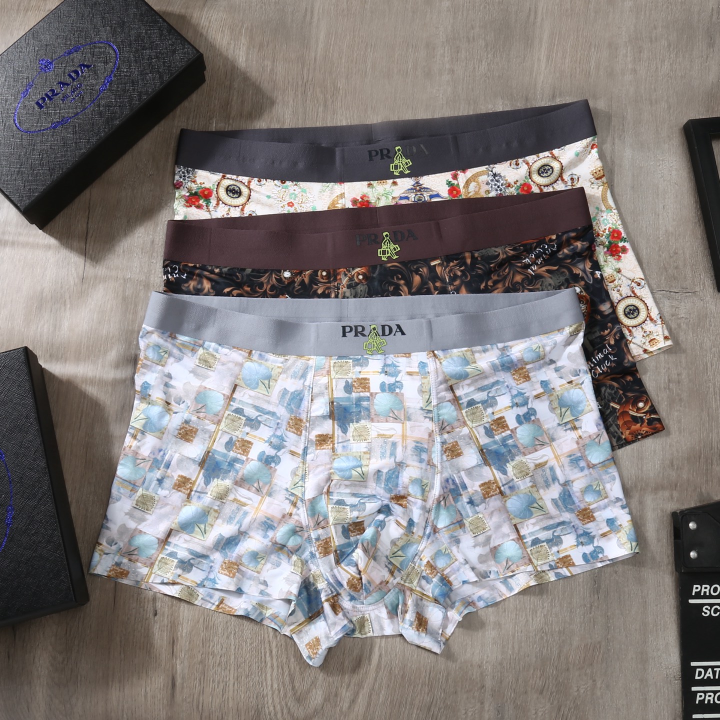 新品！普拉达 PRADA！ 原单品质！潮流奢品 ！轻薄透气设计，精品盒装男士内裤！外贸国外订单，高品质，