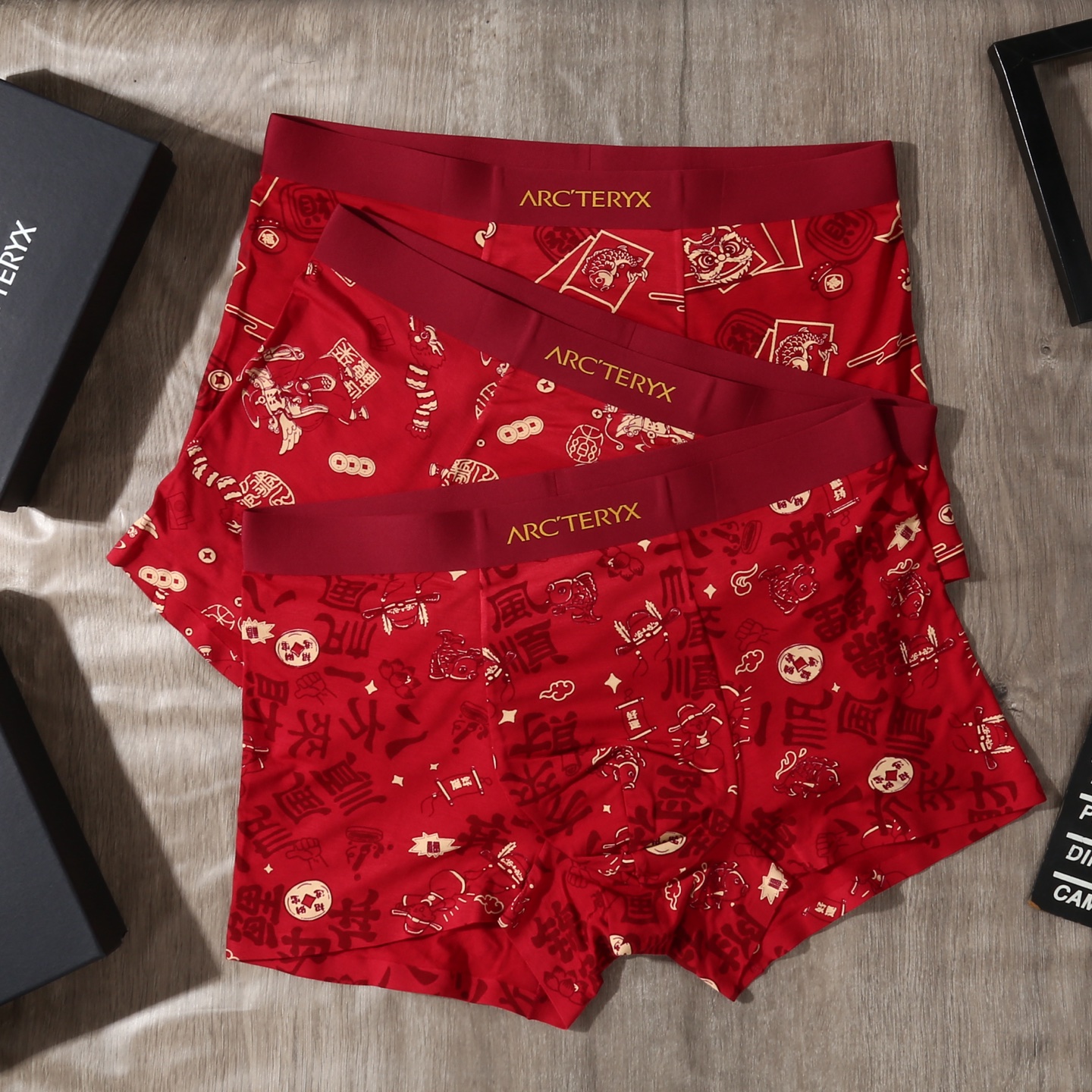 新品！（本命鸿运红裤）始祖鸟 ARC·TERYX 原单品质！潮流奢品 ！轻薄透气设计，精品盒装男士内裤！
