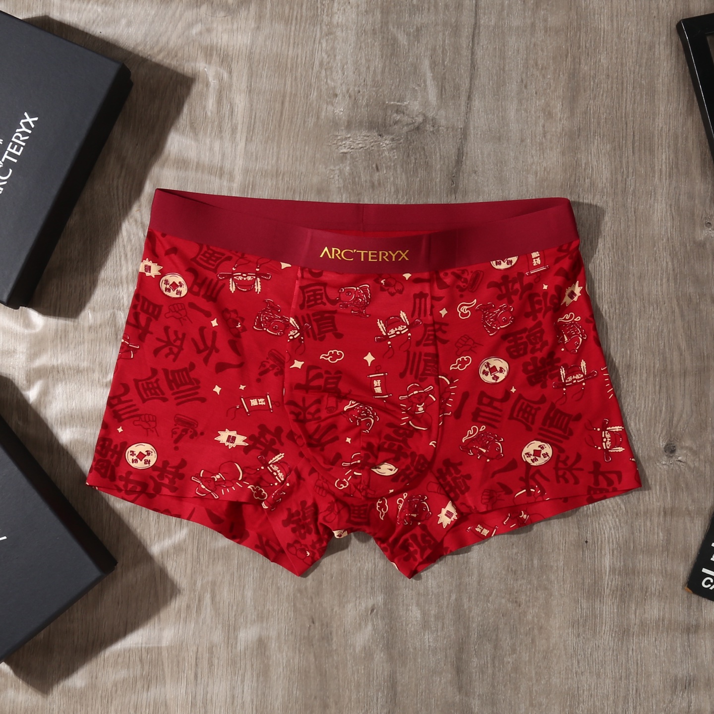 新品！（本命鸿运红裤）始祖鸟 ARC·TERYX 原单品质！潮流奢品 ！轻薄透气设计，精品盒装男士内裤！