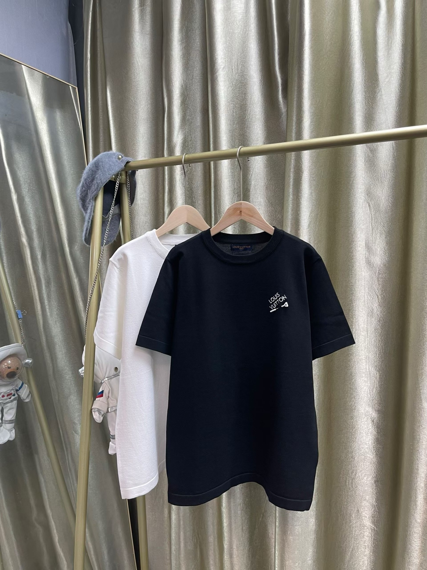P85 Producto de alta calidad Versión de mejor compra SS26 nuevo producto de otoño Logotipo de LOUIS VUITTON bordado con…