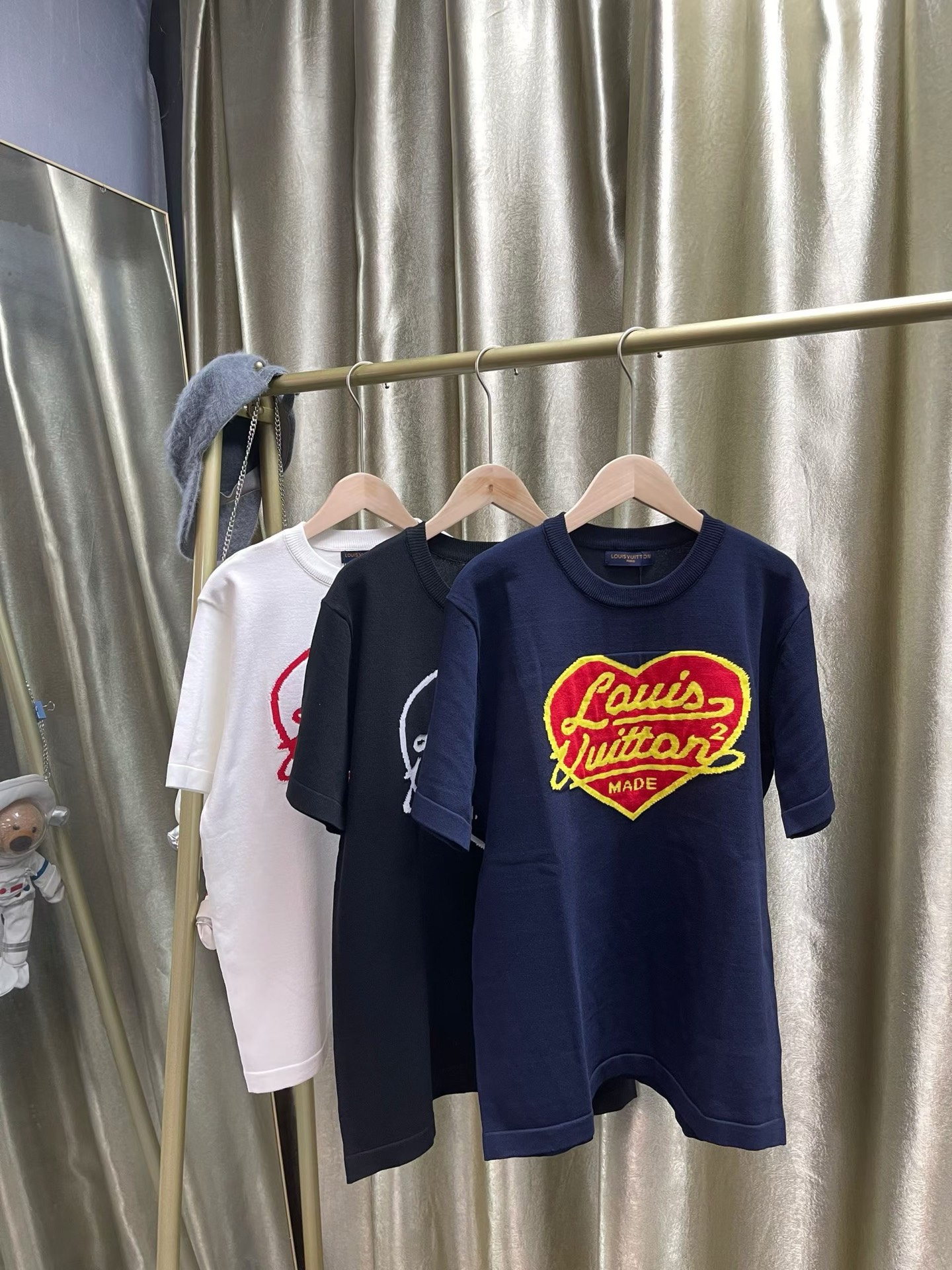 P80 Producto de alta calidad Versión de compra superior SS26 nuevo producto de otoño Logotipo de LOUIS VUITTON Mangas c…