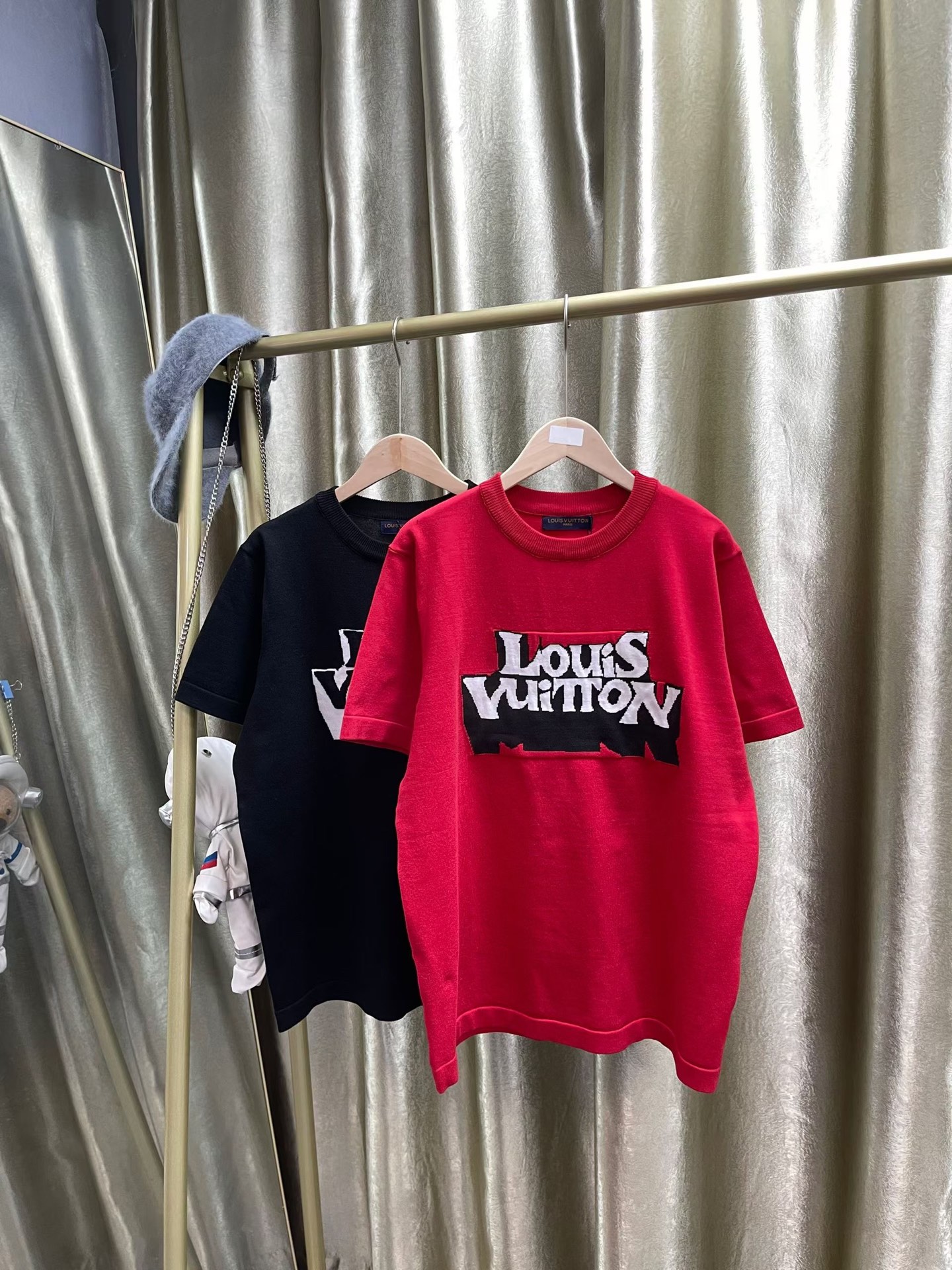 P80 Producto de alta calidad Versión de compra superior SS26 nuevo producto de otoño Logotipo de LOUIS VUITTON Mangas c…
