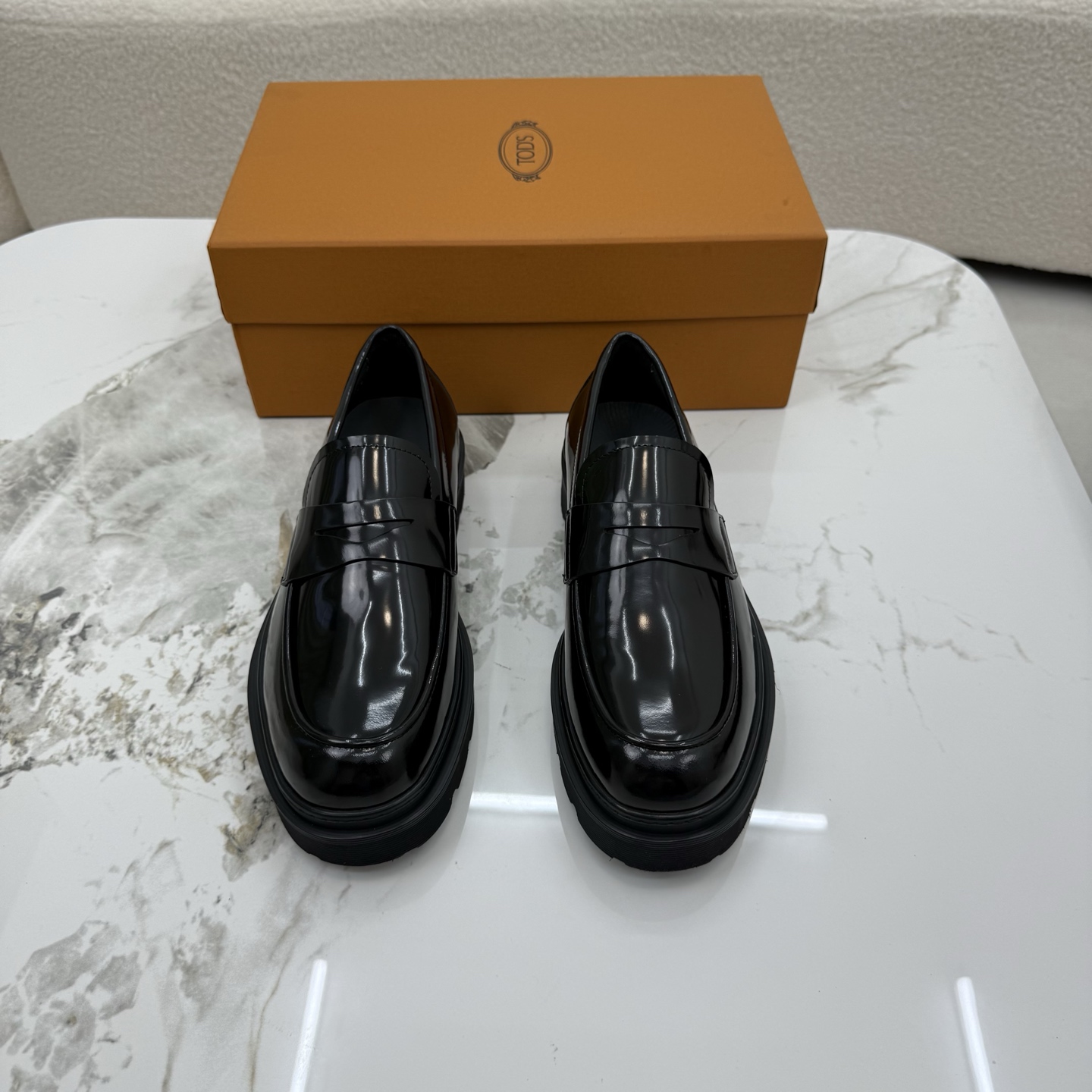 NO:746031,[Tod's Tods] Size 39-45 (customized for 45) Tod'S/Tod's men's formal casual leather shoes, made of first-layer cowhide, with super texture, decorated with the classic brand logo on the front, original rubber foam anti-slip outsole, comfortable on the feet and durable!  ,,Tod's,cowhide19860909【Tod's 托德斯】 Size 39-45(45订做) Tod'S/托德斯男士正装休闲皮鞋,采用头层牛皮制作,质感超强,正面饰以经典品牌logo,原版橡胶发泡防滑大底,脚感舒适,经久耐穿！,,Tod's,cowhide,Men's shoes