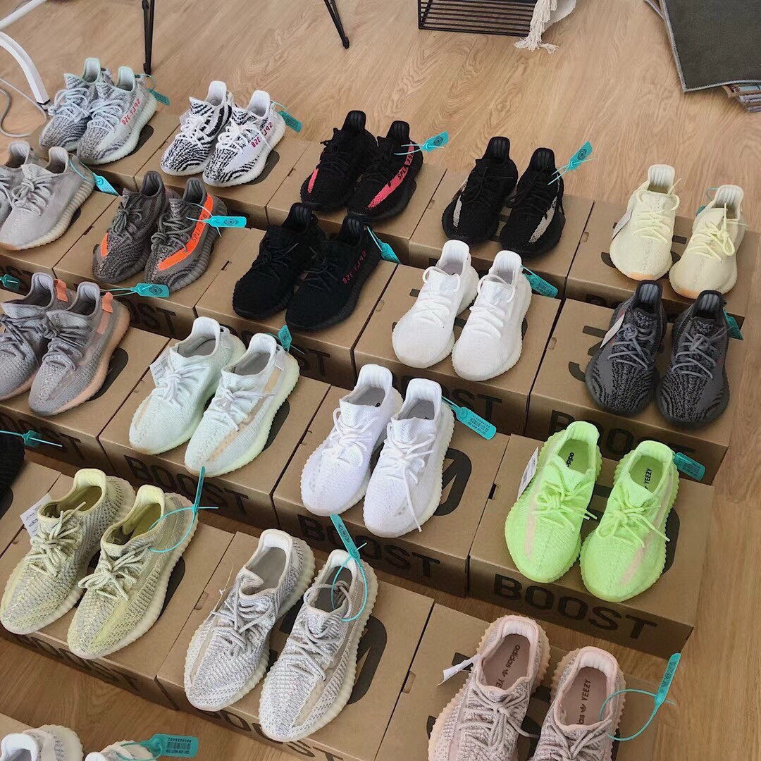 Yeezy Boost 350 V2 Blind Box - Surprise Colorways and Styles! 2 i1744554362903 5953 0 0