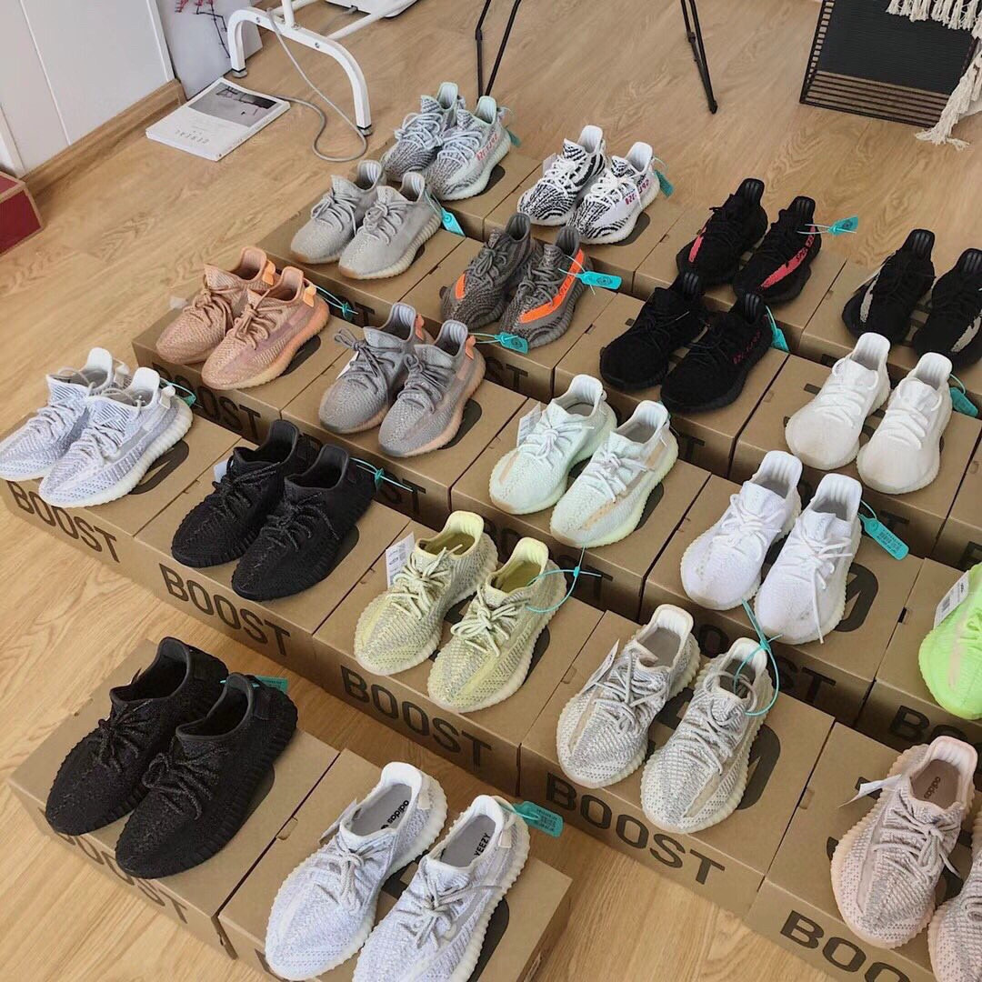 Yeezy Boost 350 V2 Blind Box - Surprise Colorways and Styles! 3 i1744554362903 9339 0 1