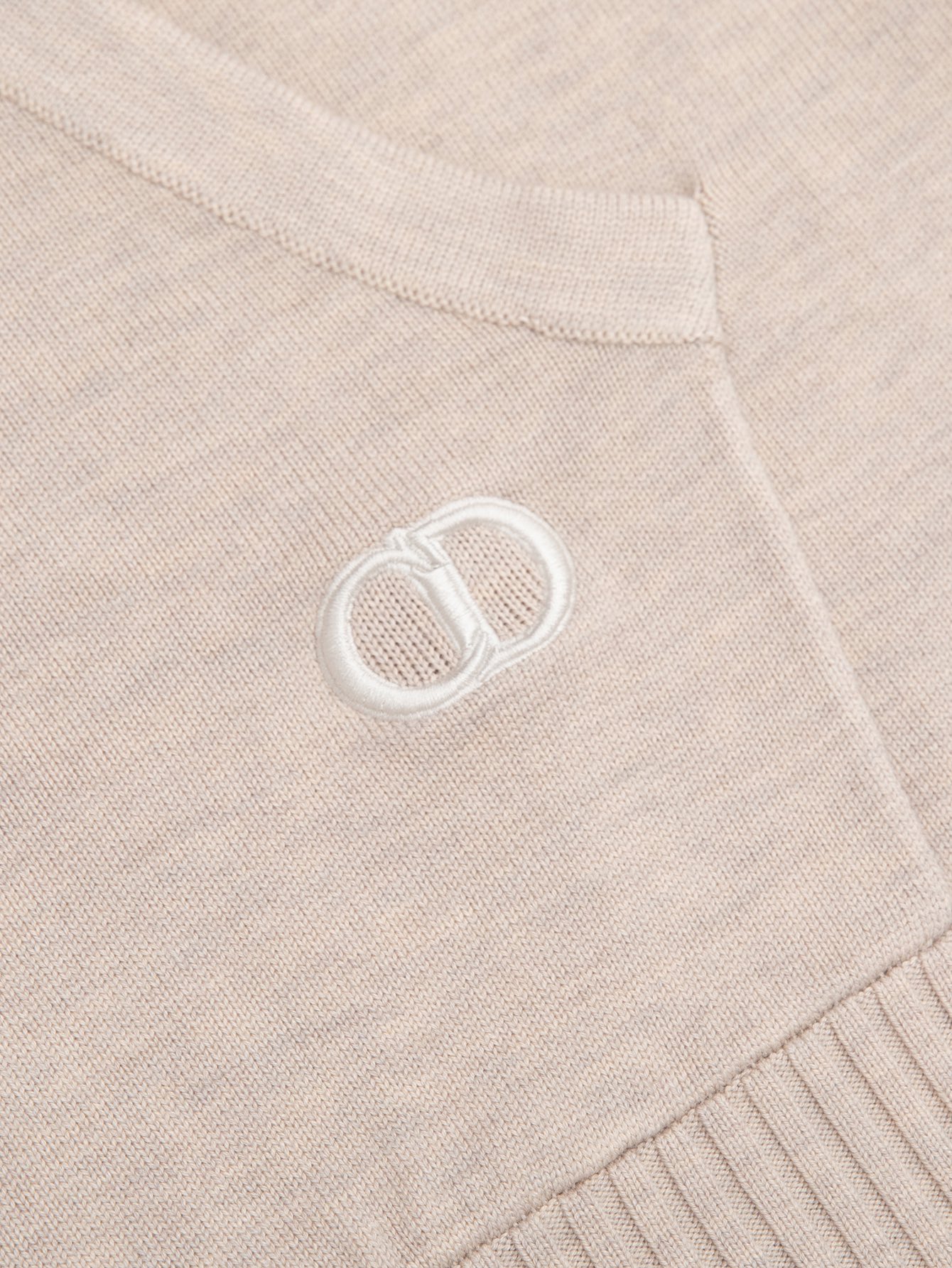 CJCR Wool Coat with CD Embroidery: Classic Design for Men and Women - 图片 4