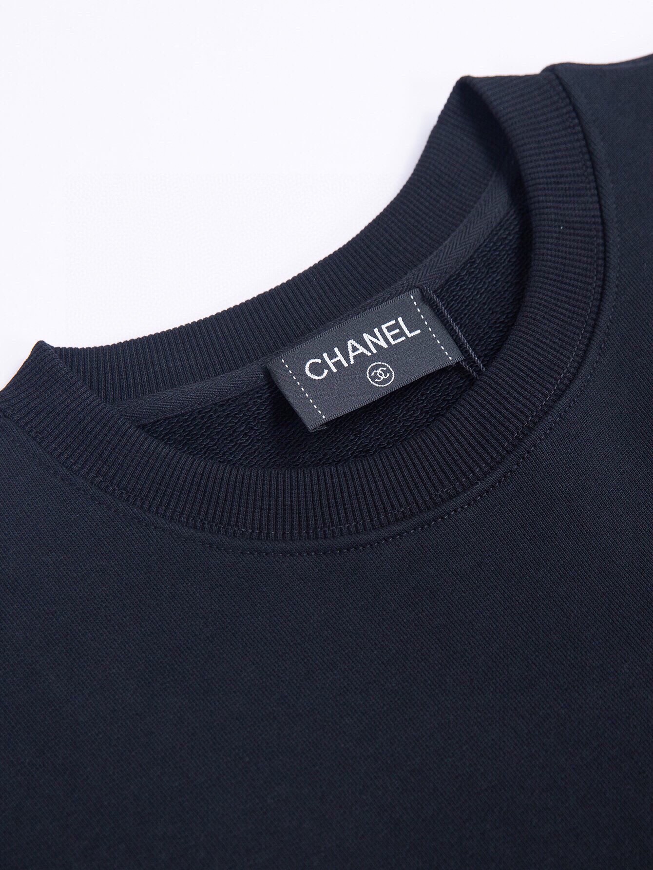 Chanel’s CJCR (ZP Version) Unisex Embroidered Collar Coat in Black and White. Sizes SM, L, XL. - 图片 4