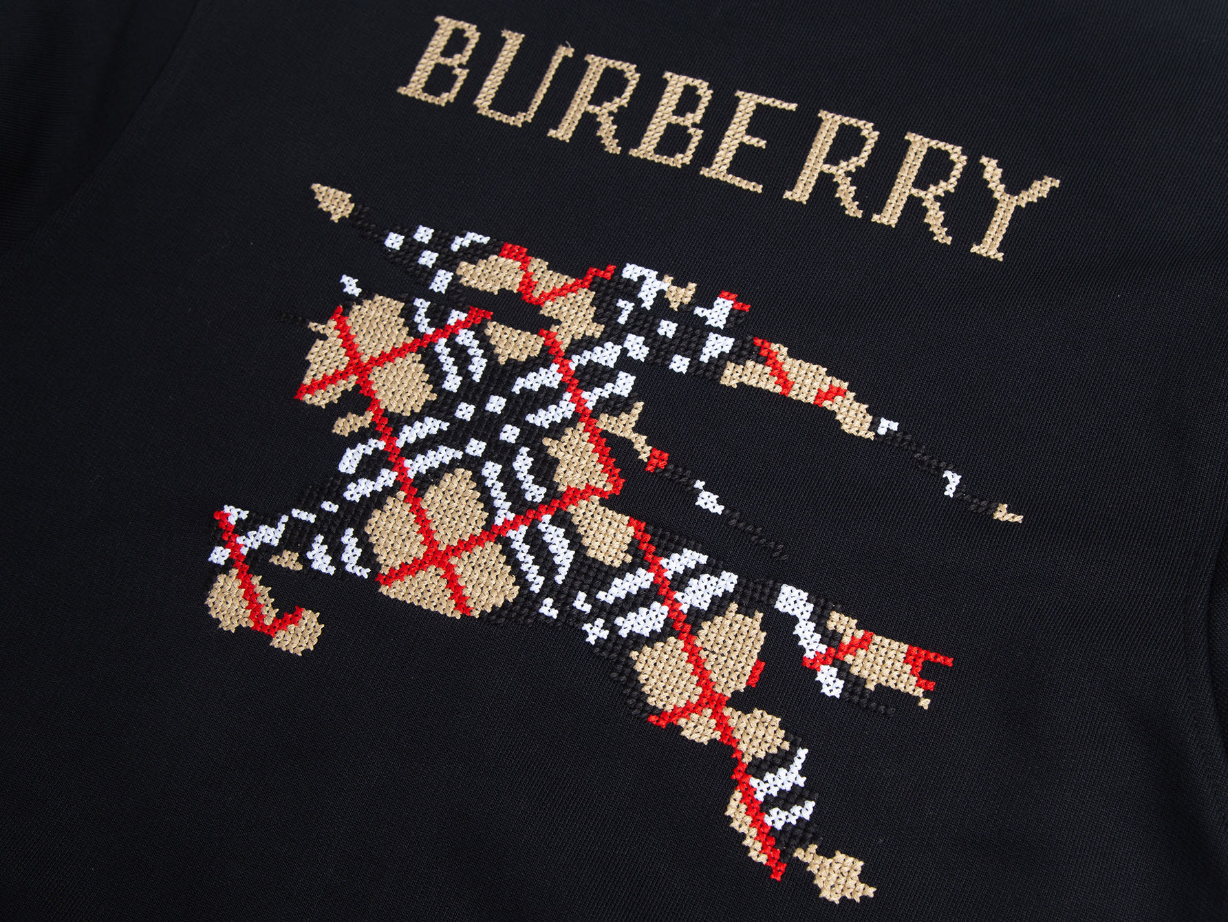 Burberry Bur巴宝莉官网 款 背后战马精密刺绣磨毛抓绒加厚款外套