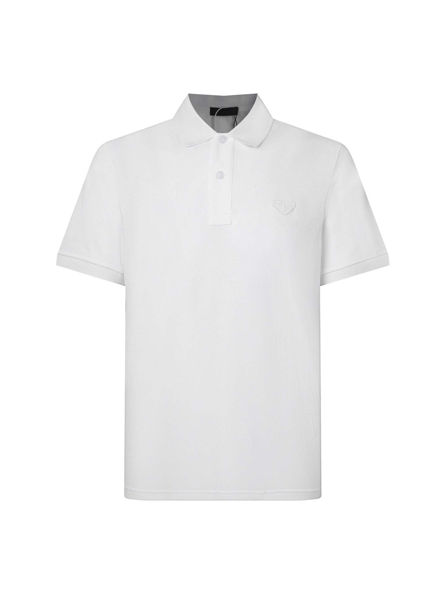@135 (versión zp) - Los mostradores de Prada lanzan simultáneamente una nueva camisa POLO con solapa bordada con parche…