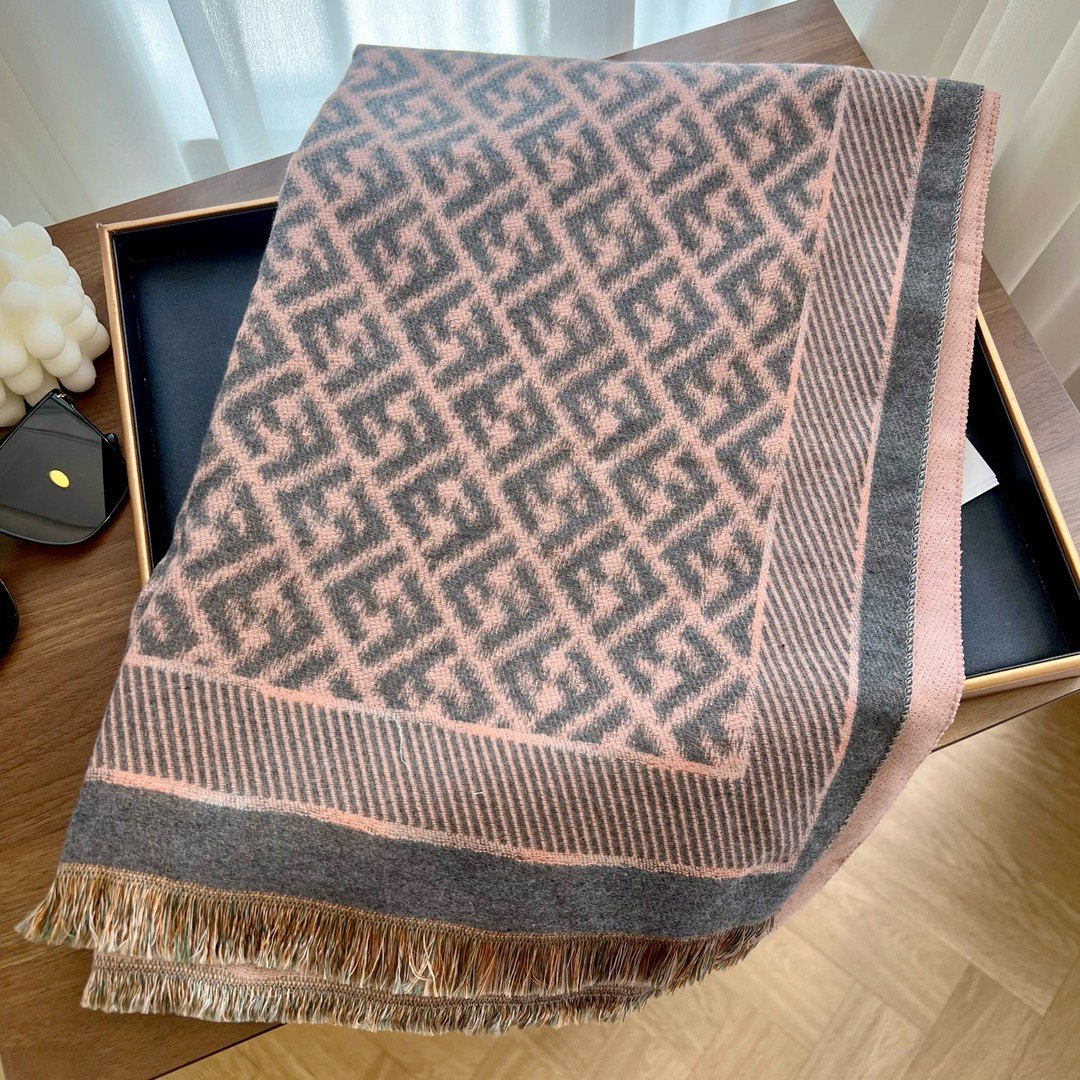 NO:163103,The new model is never out of date. When I buy it, I say that the goddess and daily life are very easy to match. I also look very energetic and needless to say, and the details can be seen clearly. The high-standard quality size 65*180cm ordinary scarf, ordinary scarf19860909新款永不过时,买到都说好女神及日常都非常好搭配的款平时穿搭也非常好搭配,整个人看起来都会神采奕奕好多不用多说,细节品质都看得清楚,绝对获赞的高规格品质尺寸65*180cm普通围巾,普通围巾,scarf